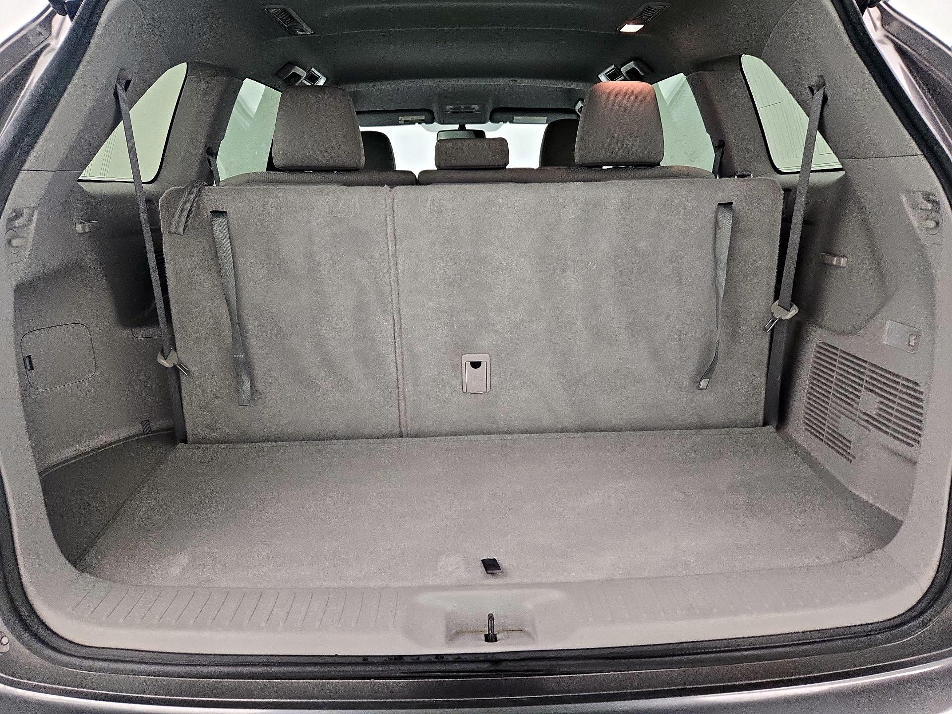 Thumbnail: 2016 Toyota Highlander - 20