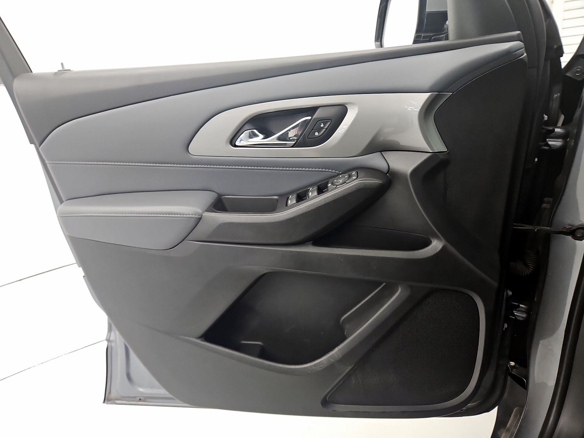 Thumbnail: 2020 Chevrolet Traverse - 12