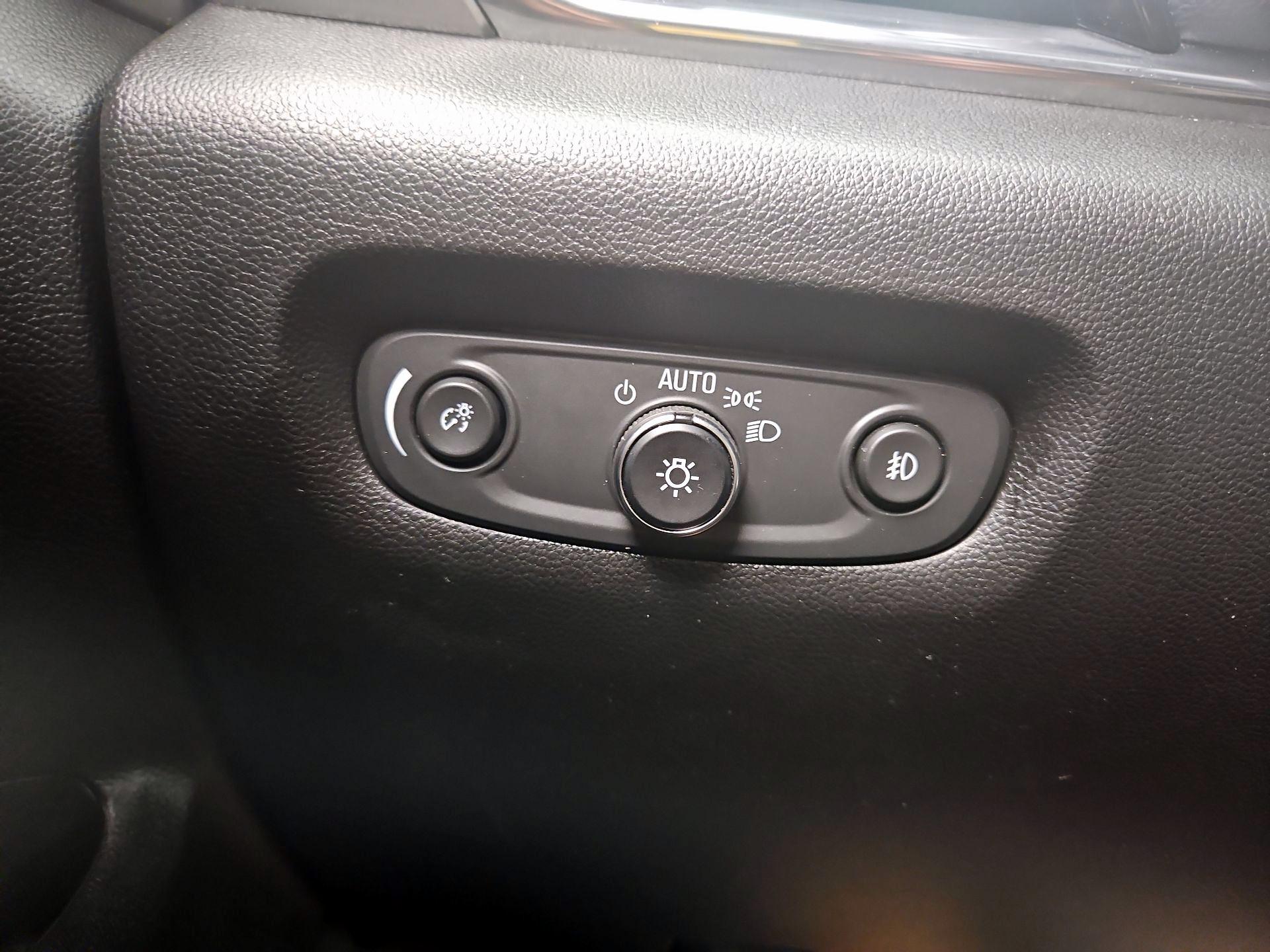 Thumbnail: 2020 Chevrolet Traverse - 13