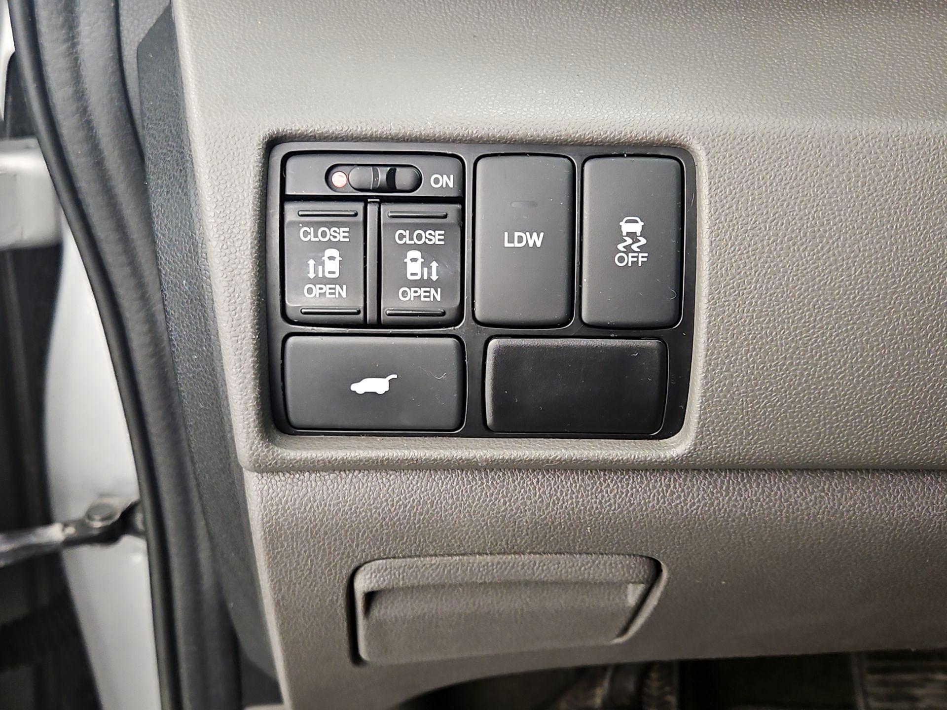 Thumbnail: 2015 Honda Odyssey - 13