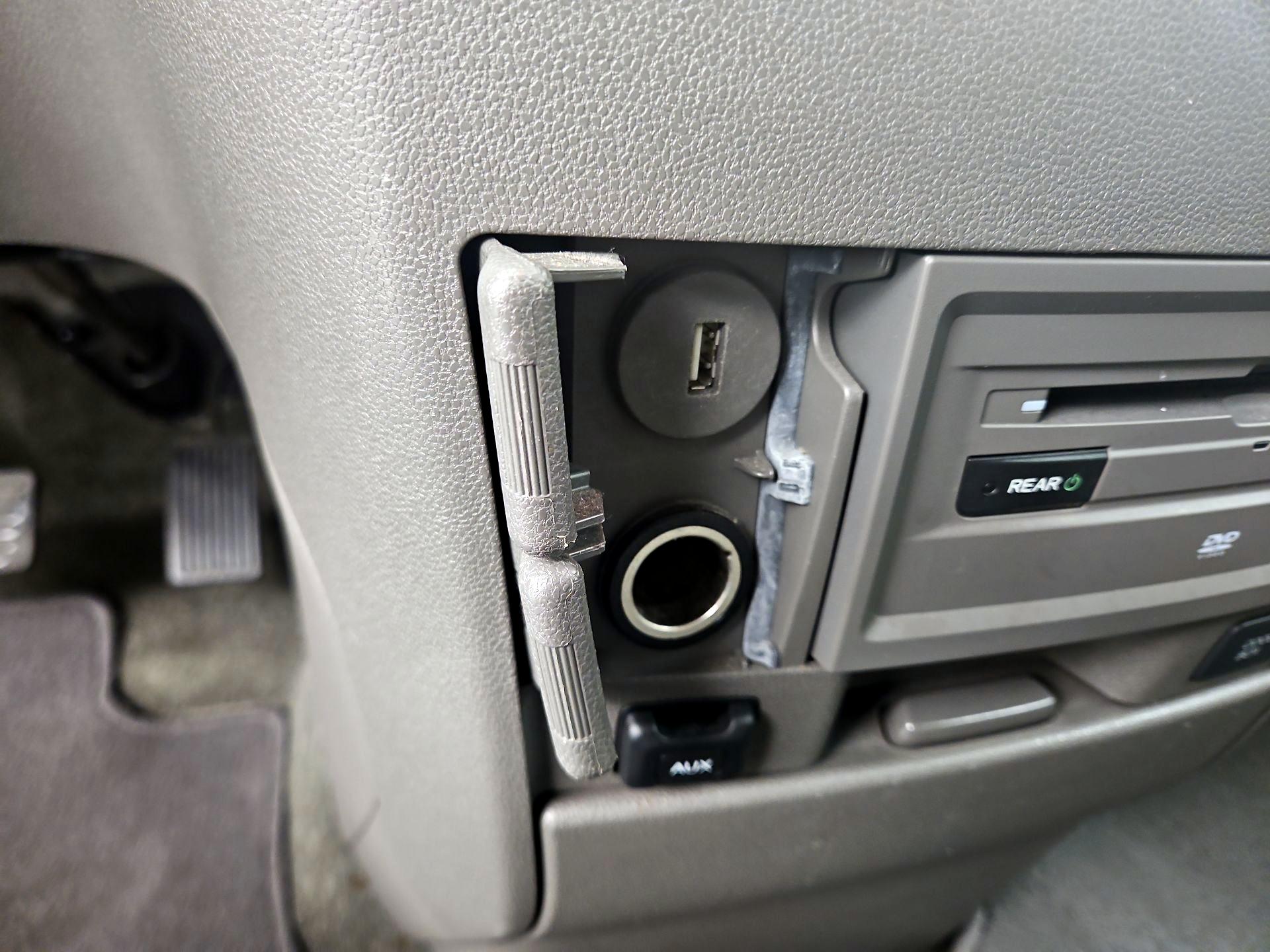 Thumbnail: 2015 Honda Odyssey - 18