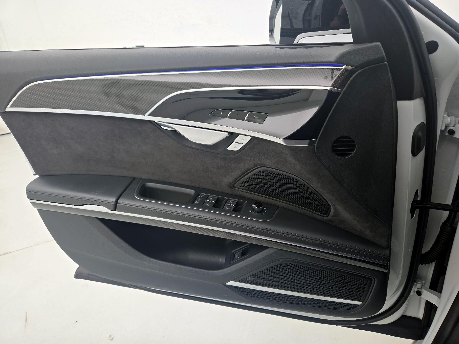 Thumbnail: 2020 Audi S8 - 12