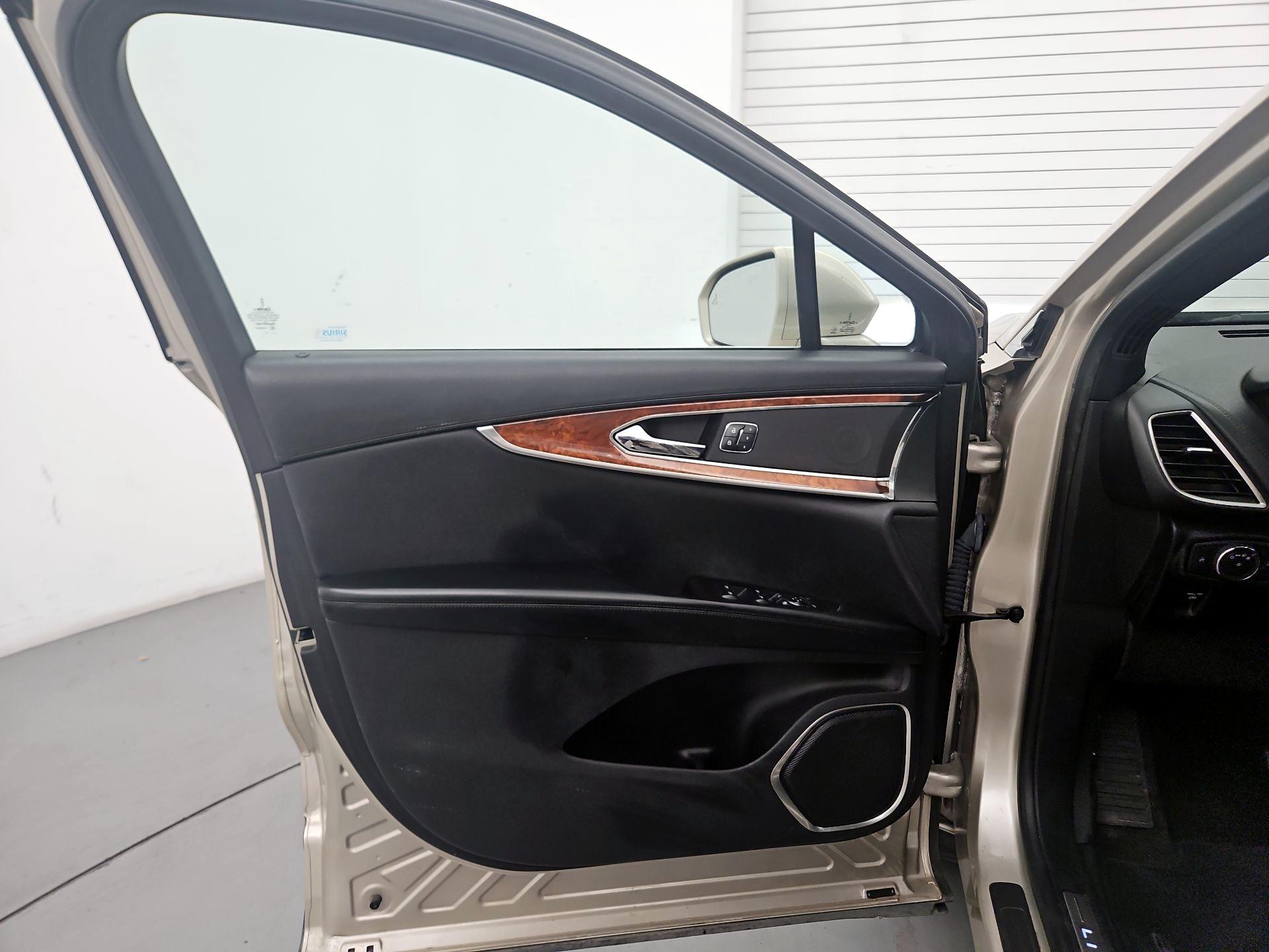 Thumbnail: 2017 Lincoln MKX - 12