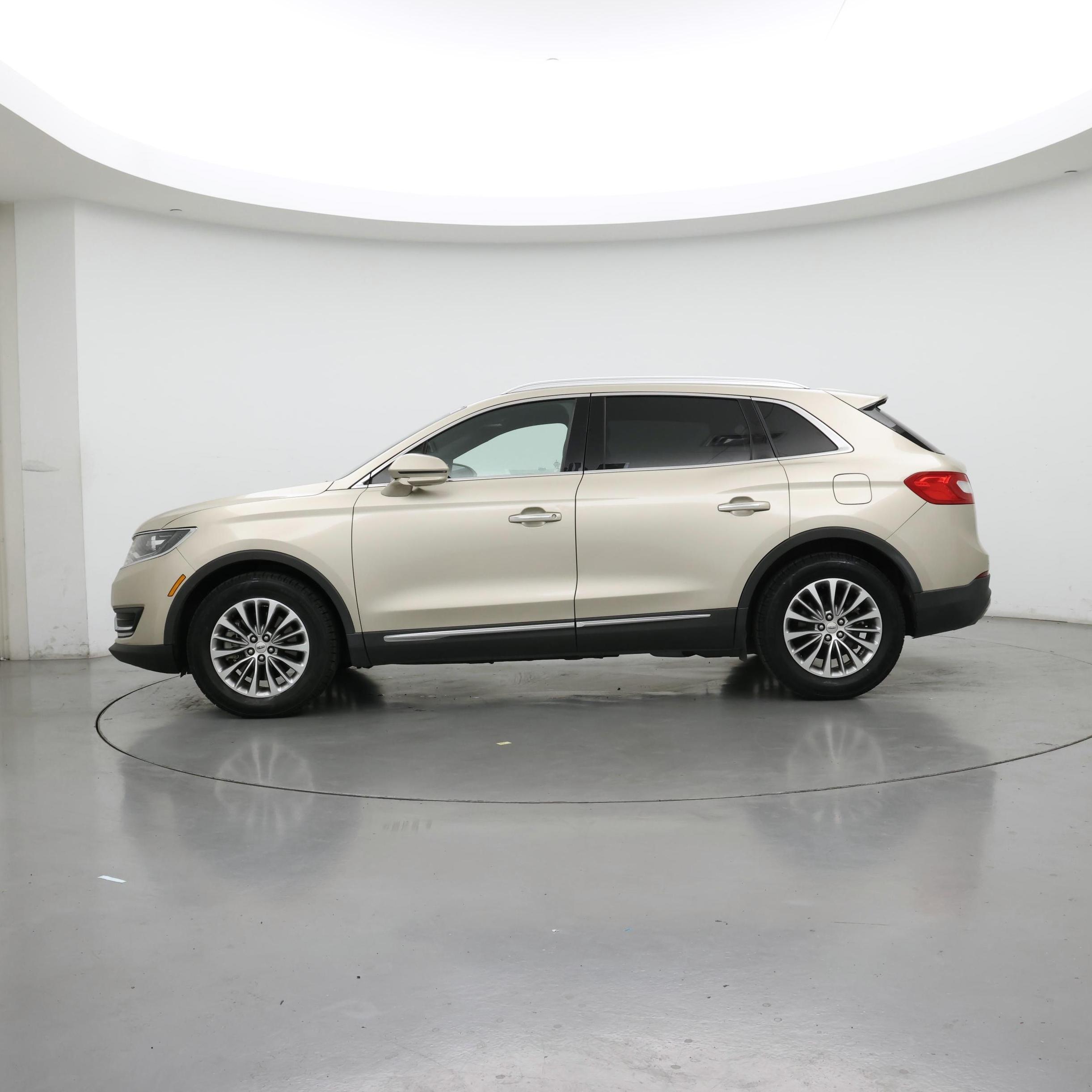 Thumbnail: 2017 Lincoln MKX - 3