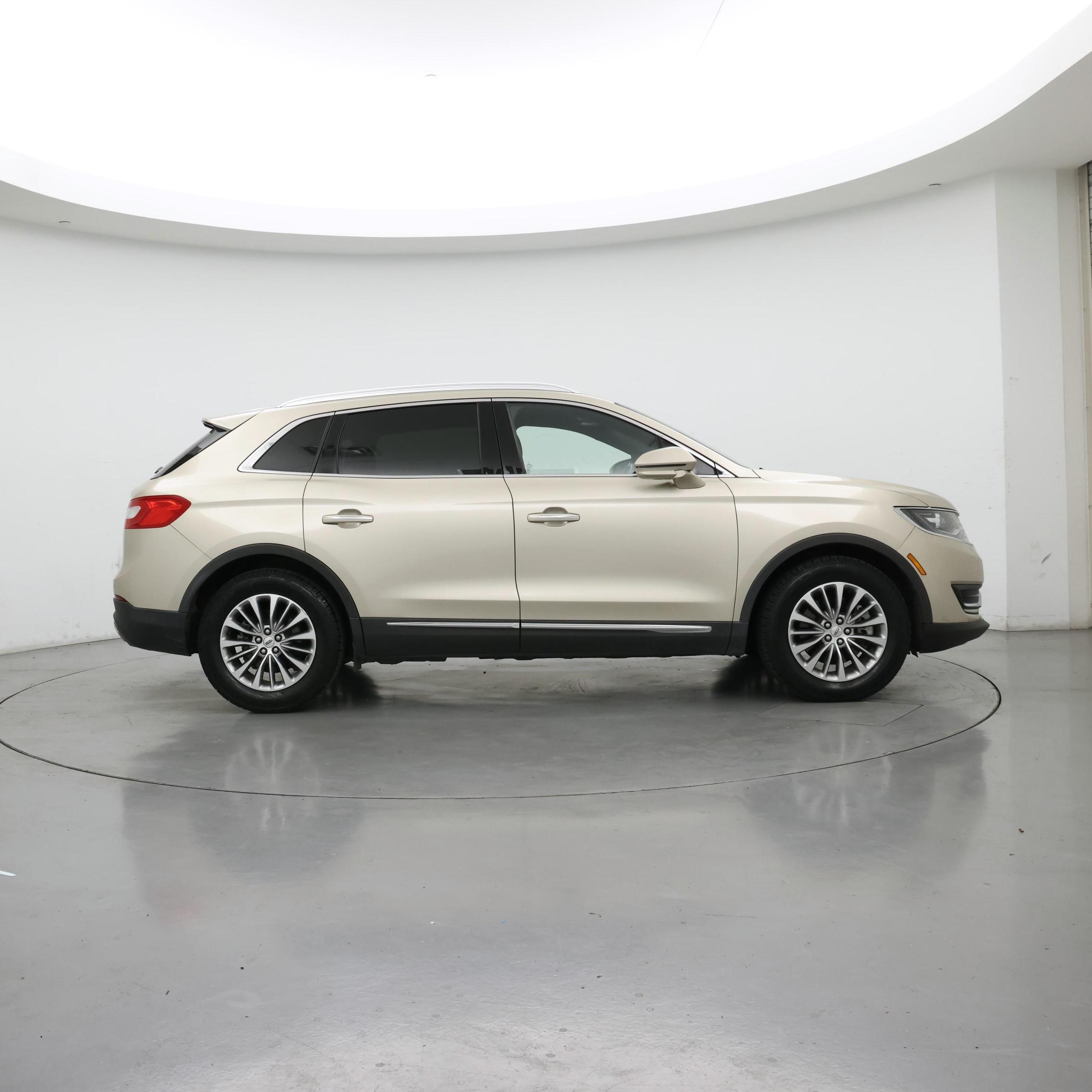 Thumbnail: 2017 Lincoln MKX - 7