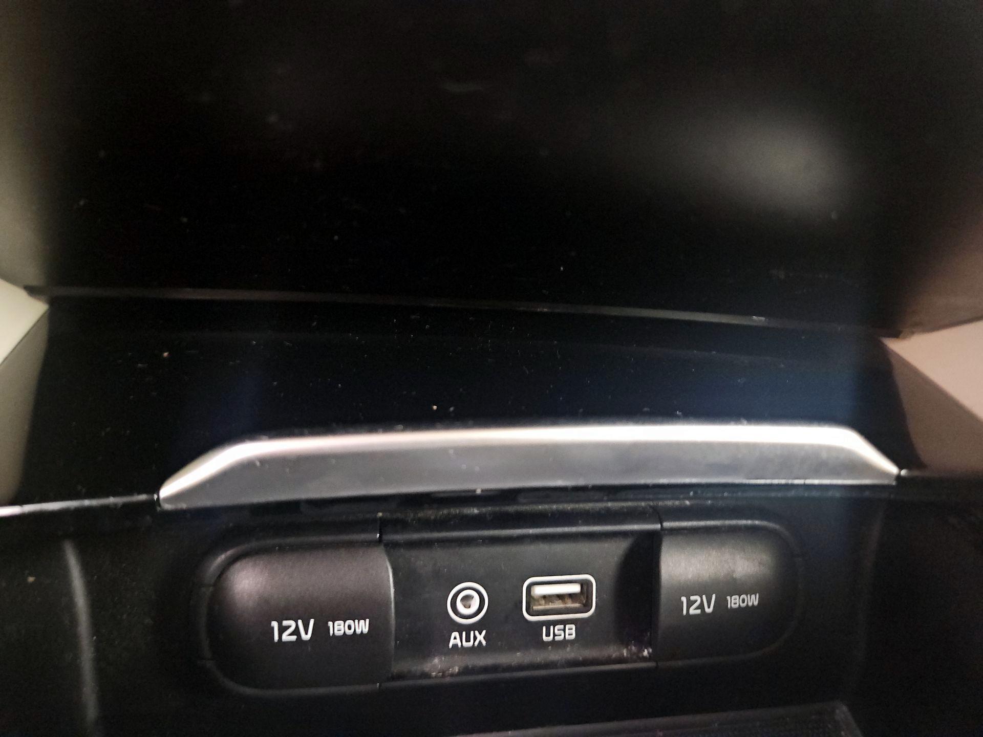 Thumbnail: 2018 Kia Cadenza - 18