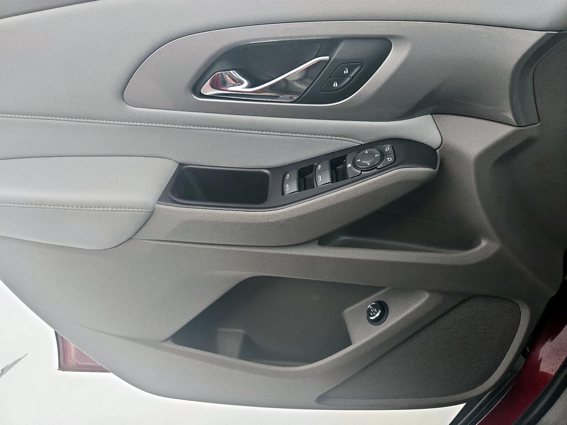 Thumbnail: 2018 Chevrolet Traverse - 12