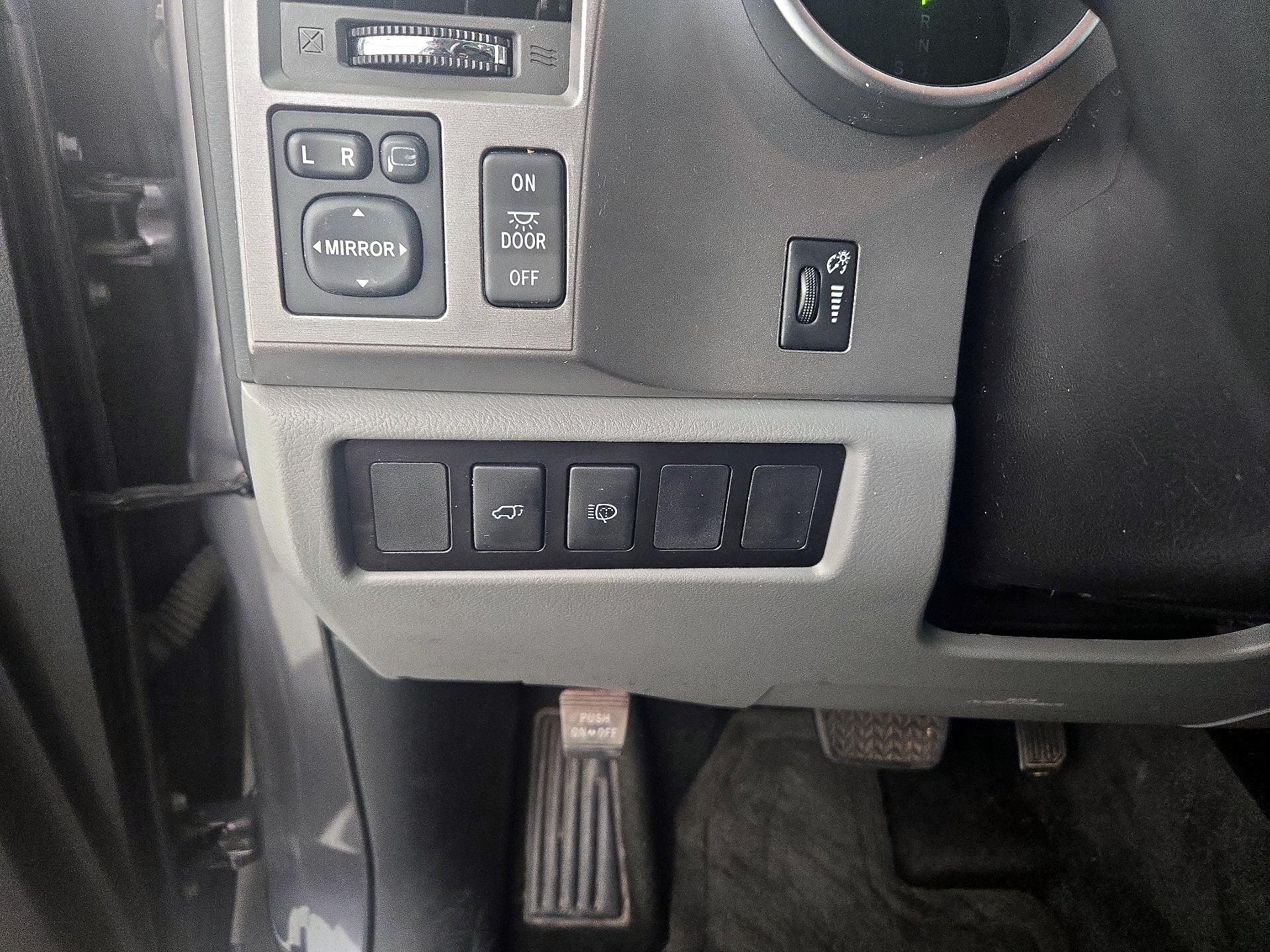 Thumbnail: 2014 Toyota Sequoia - 13