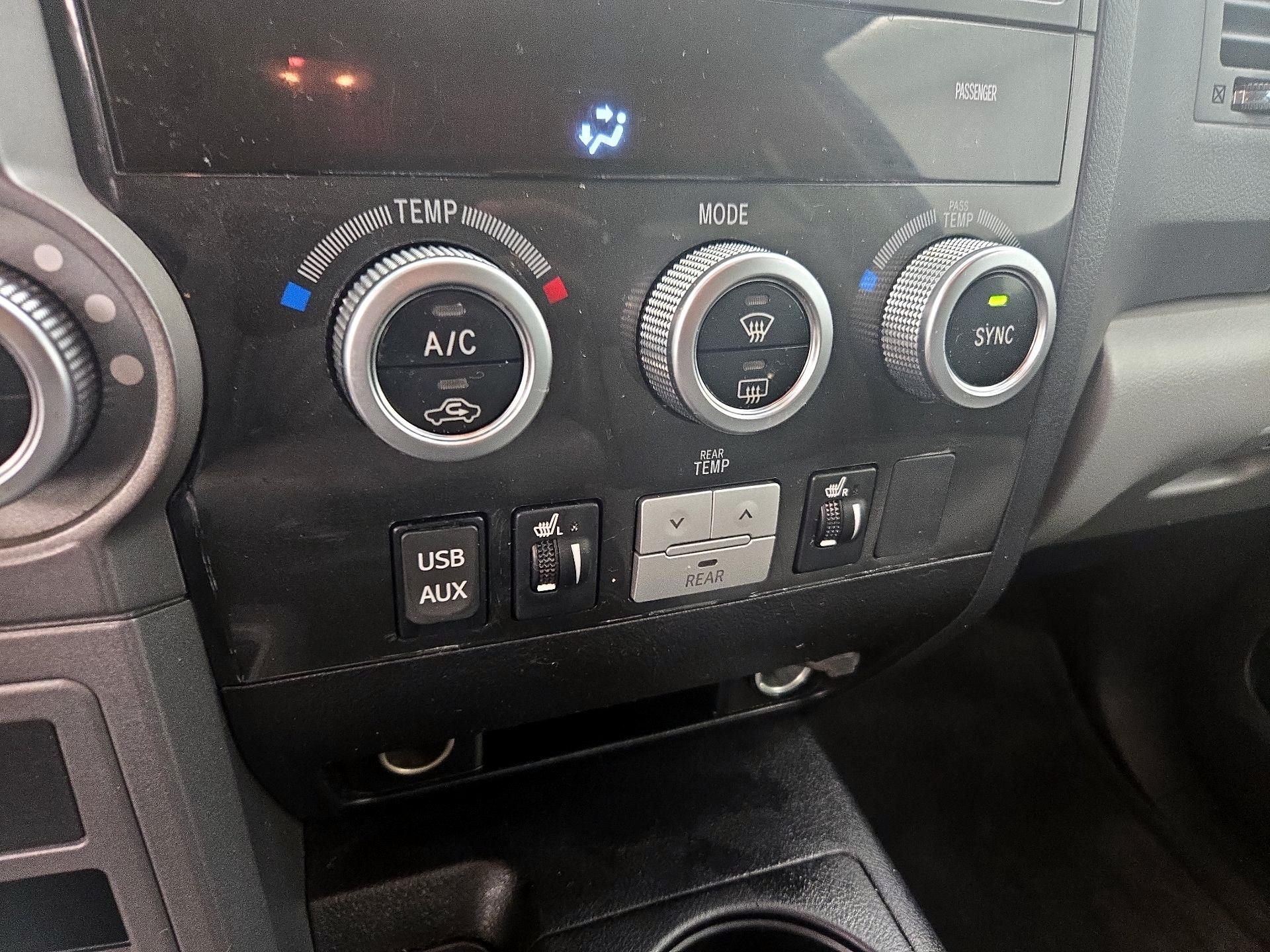 Thumbnail: 2014 Toyota Sequoia - 17