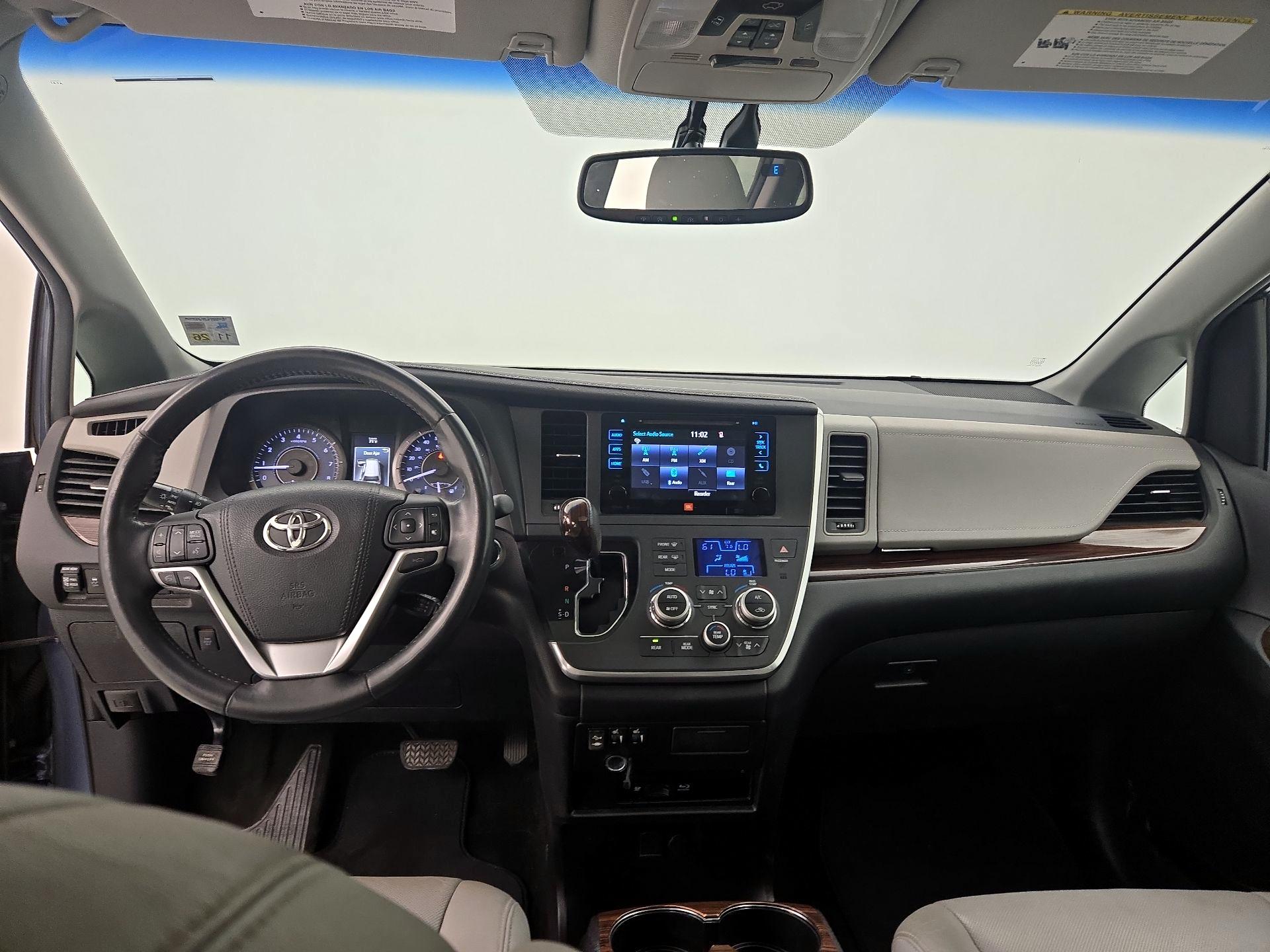 Thumbnail: 2015 Toyota Sienna - 9