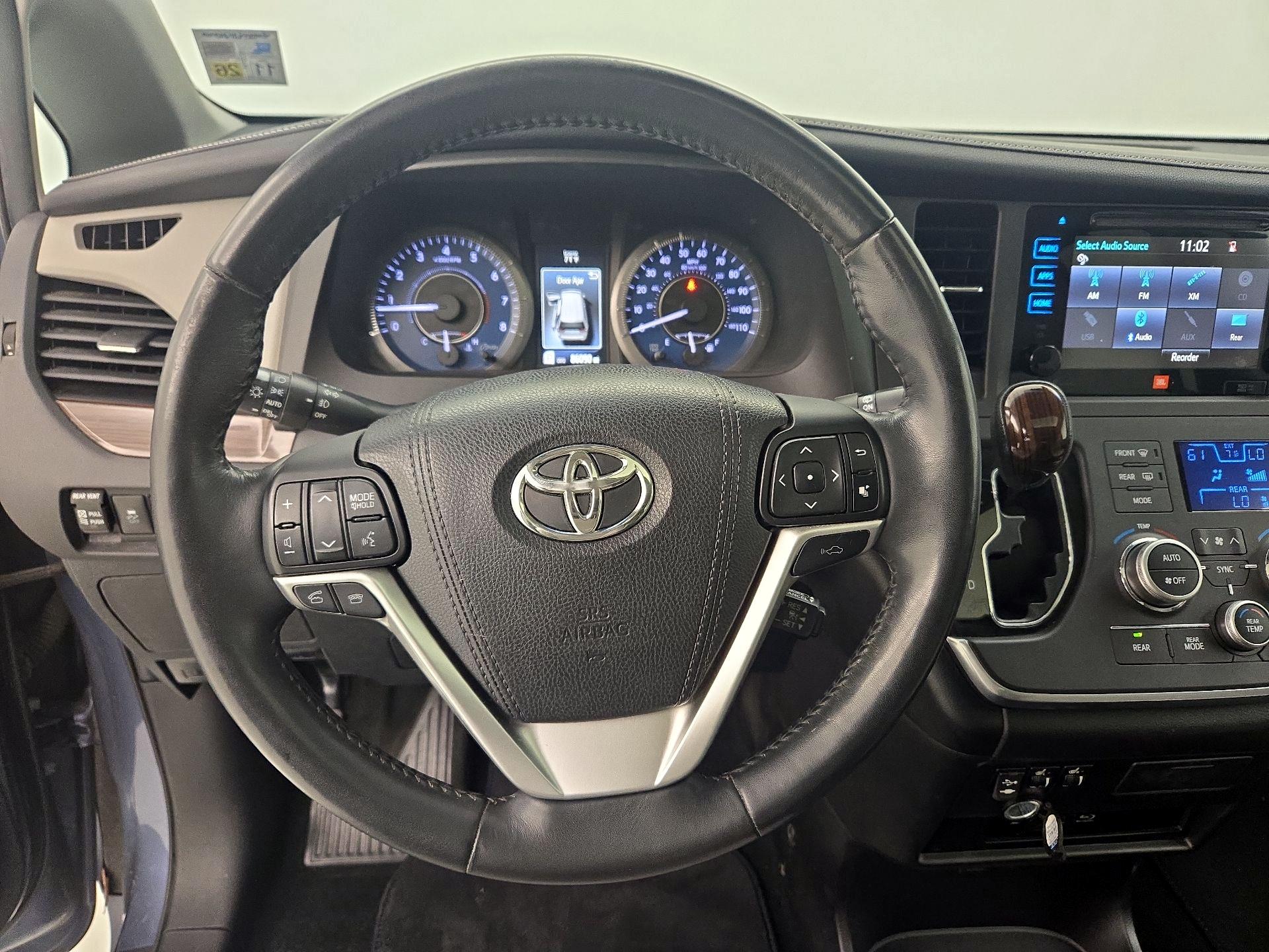 Thumbnail: 2015 Toyota Sienna - 10