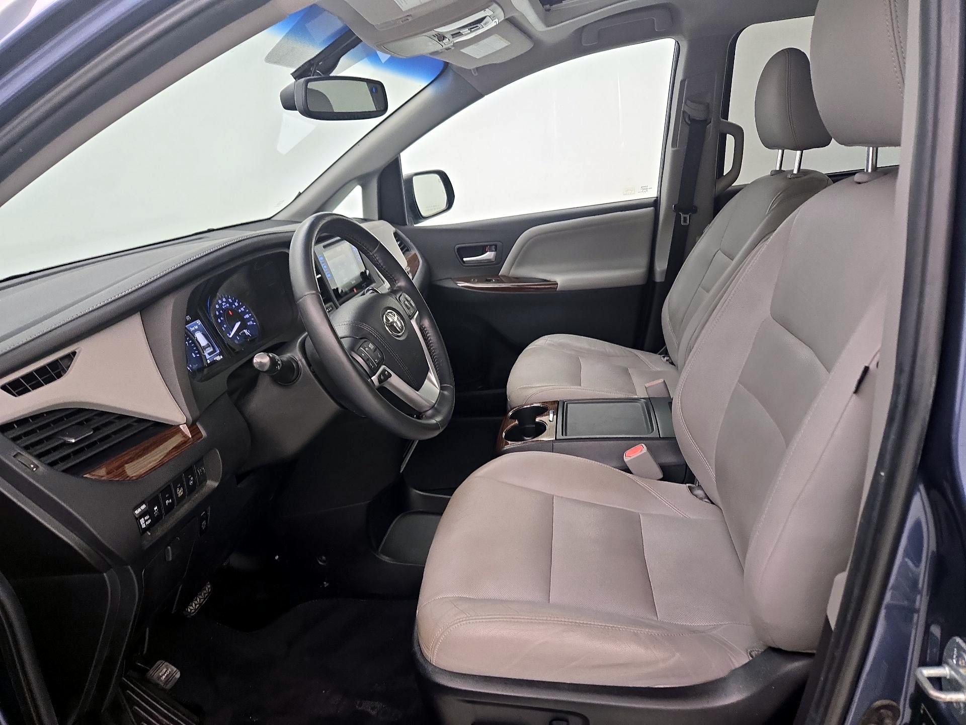 Thumbnail: 2015 Toyota Sienna - 11