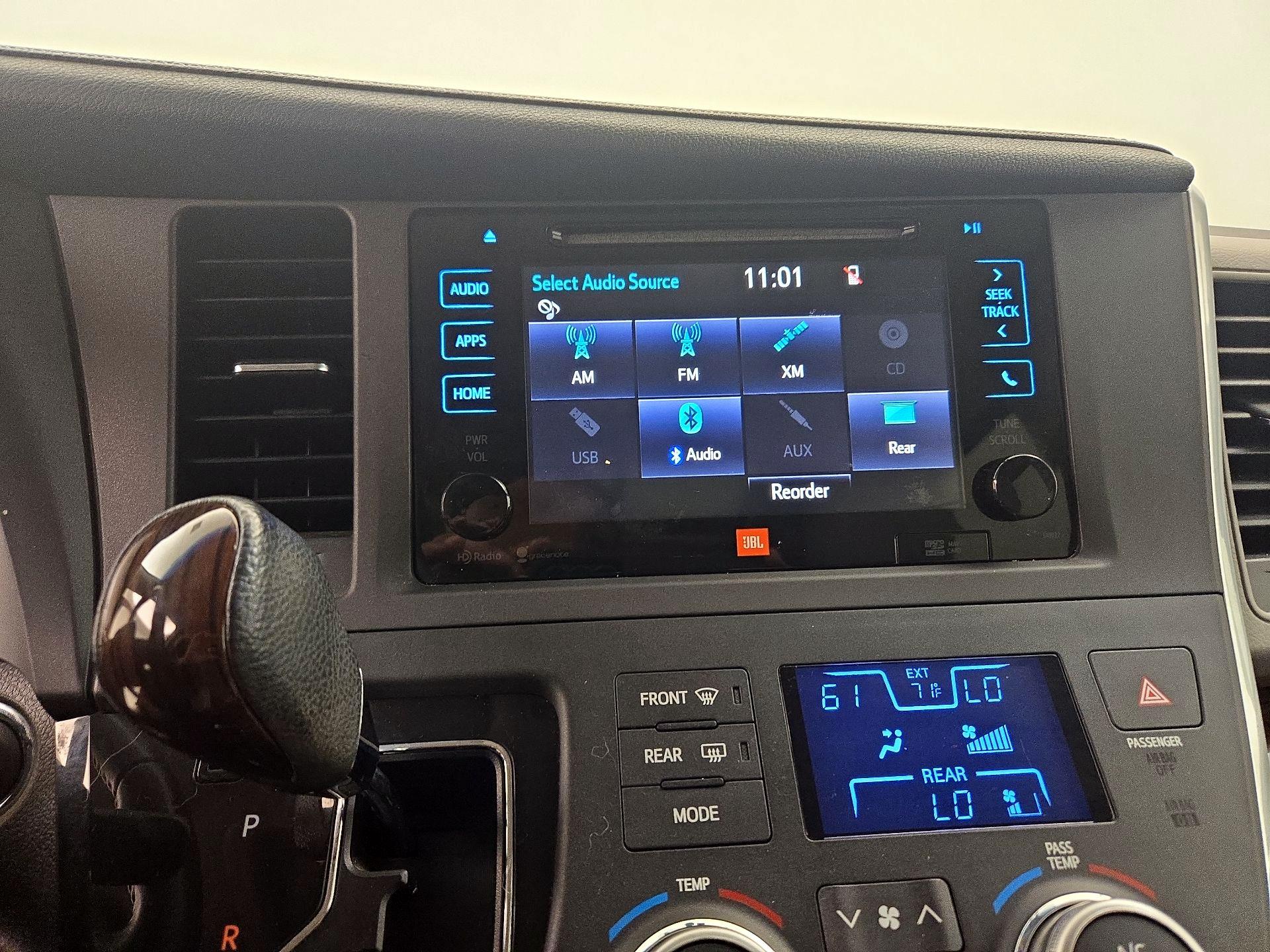 Thumbnail: 2015 Toyota Sienna - 15