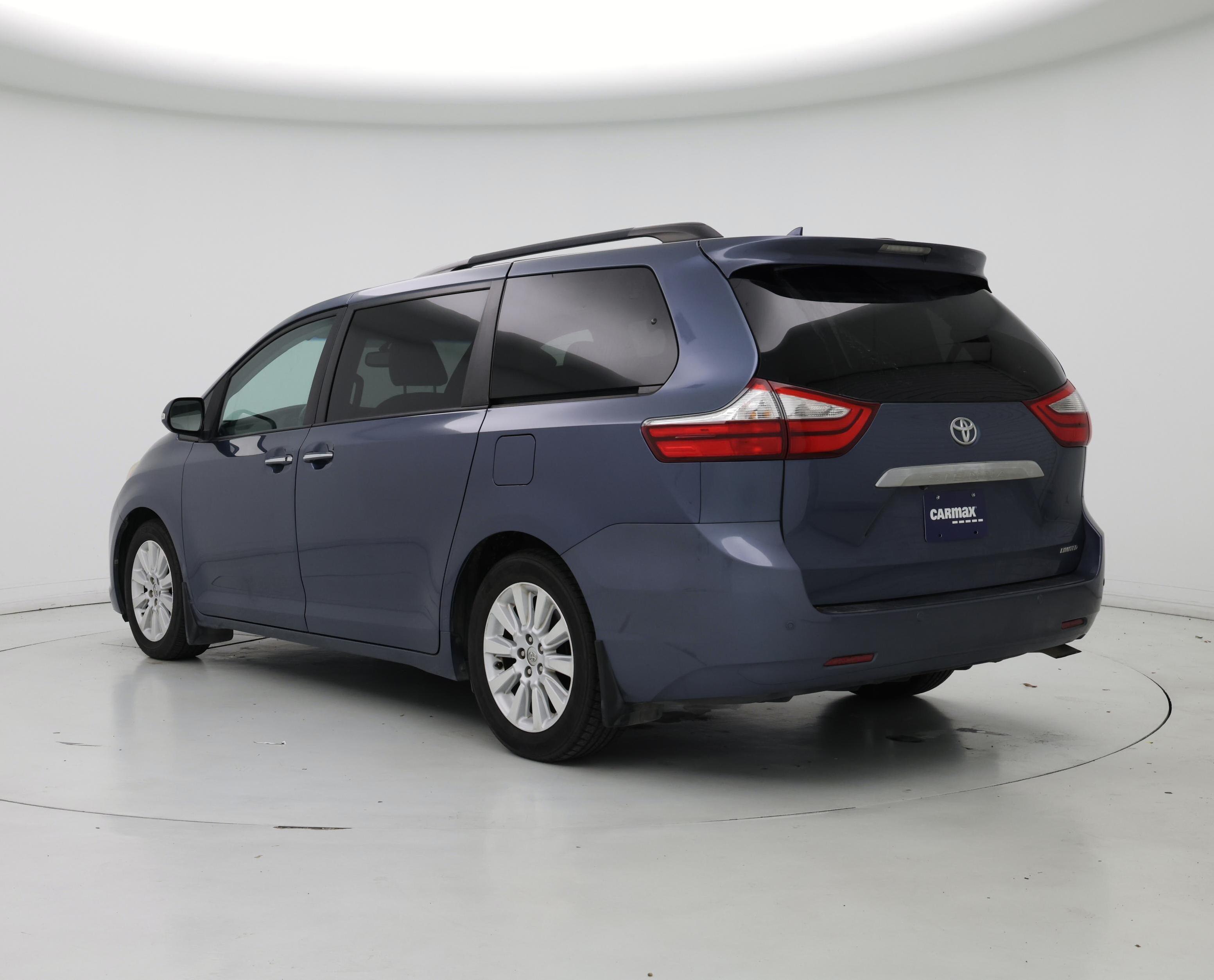 Thumbnail: 2015 Toyota Sienna - 2