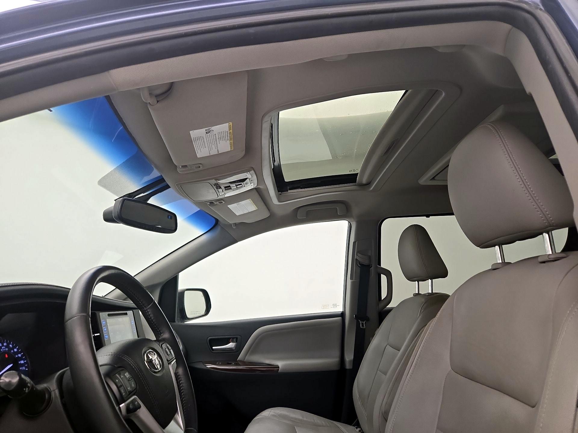 Thumbnail: 2015 Toyota Sienna - 19