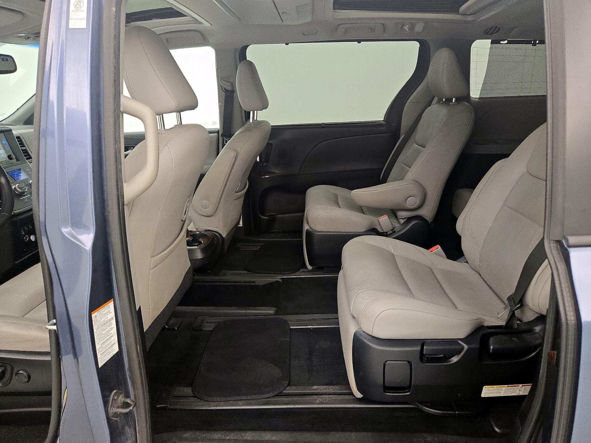 Thumbnail: 2015 Toyota Sienna - 20