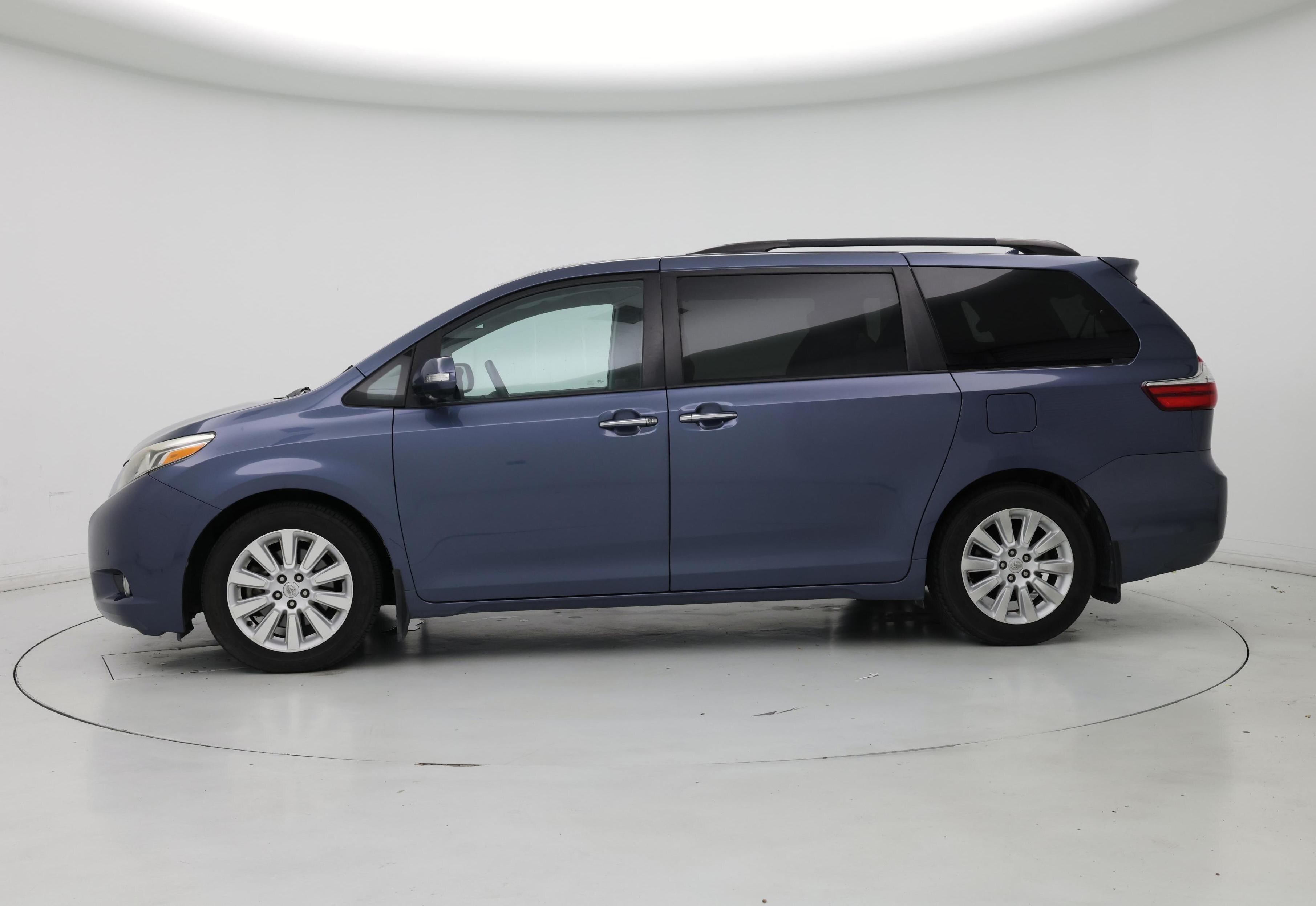 Thumbnail: 2015 Toyota Sienna - 3