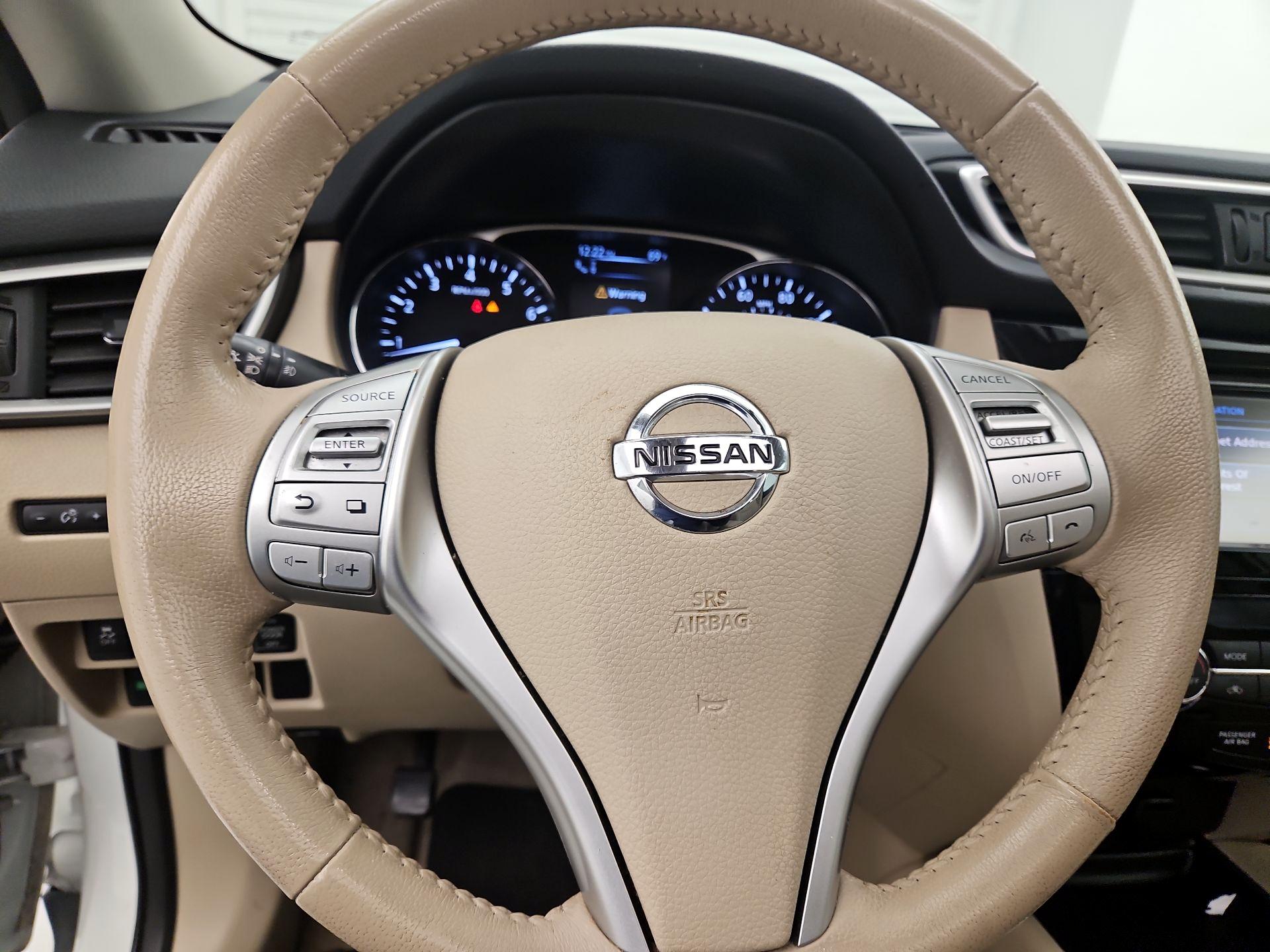 Thumbnail: 2015 Nissan Rogue - 10