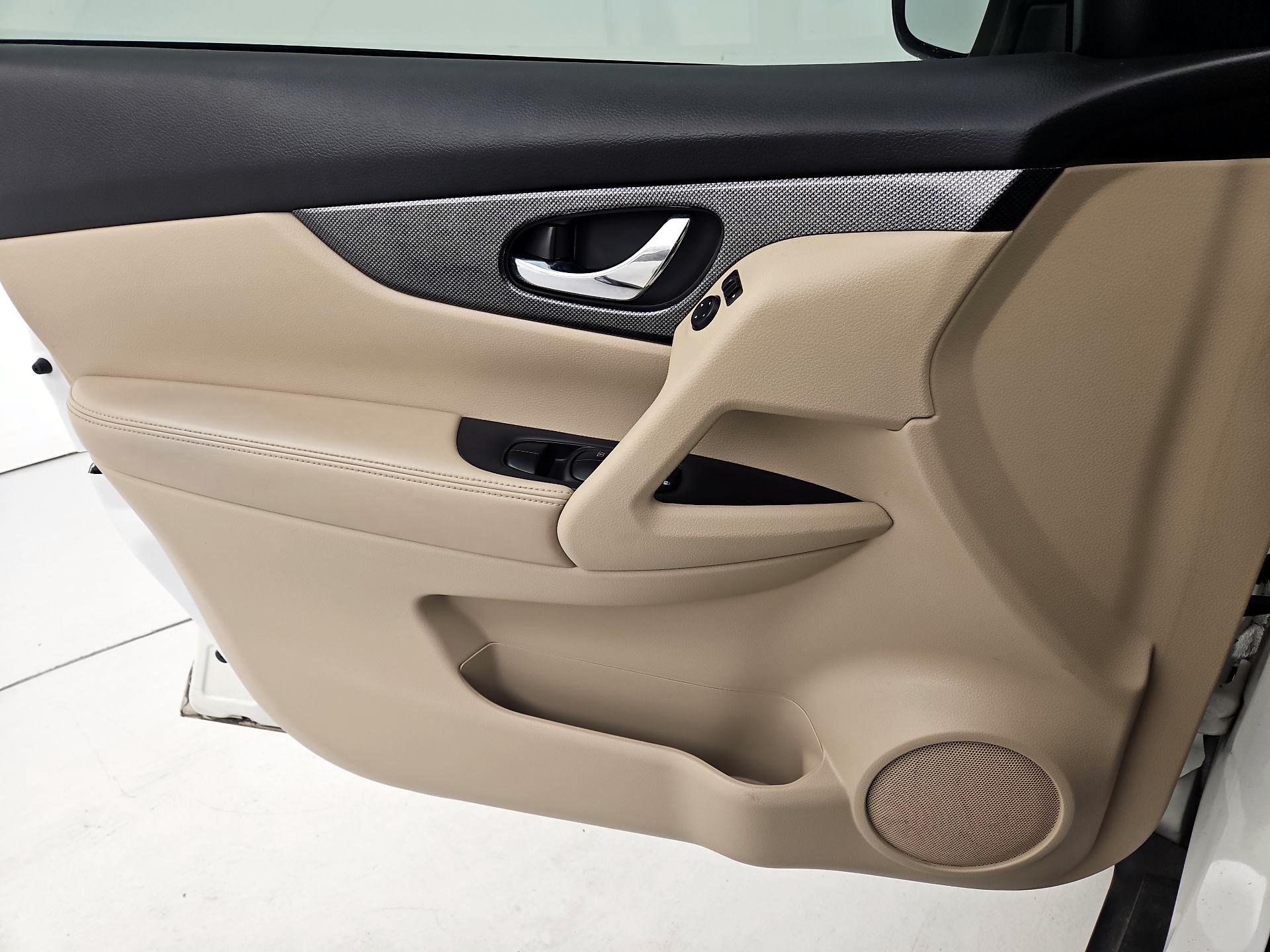 Thumbnail: 2015 Nissan Rogue - 12