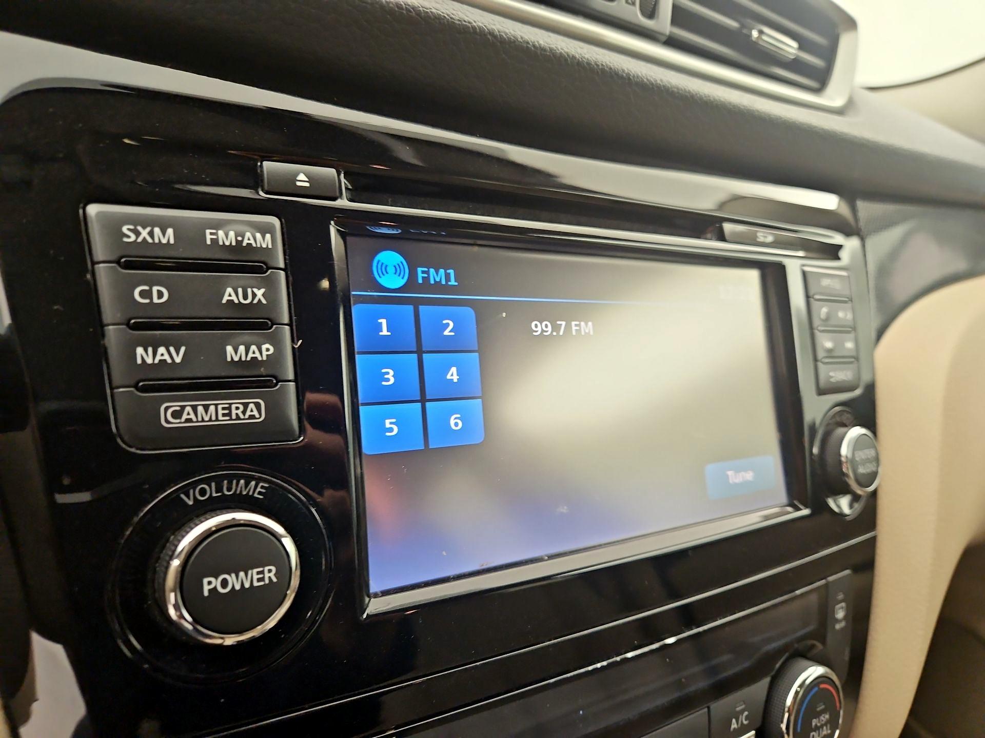 Thumbnail: 2015 Nissan Rogue - 16