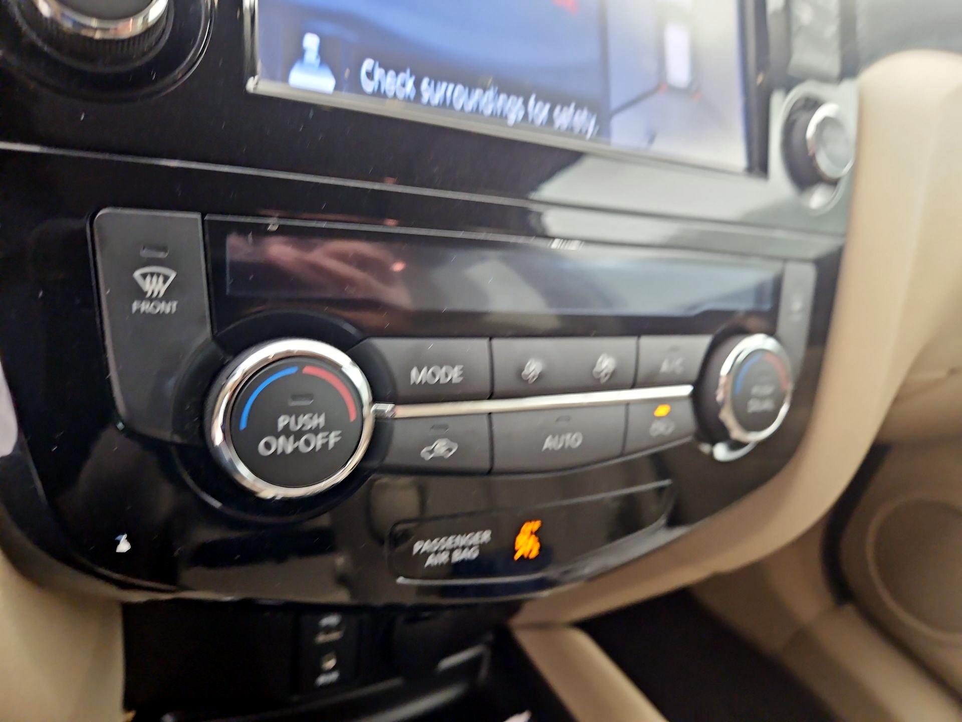 Thumbnail: 2015 Nissan Rogue - 17