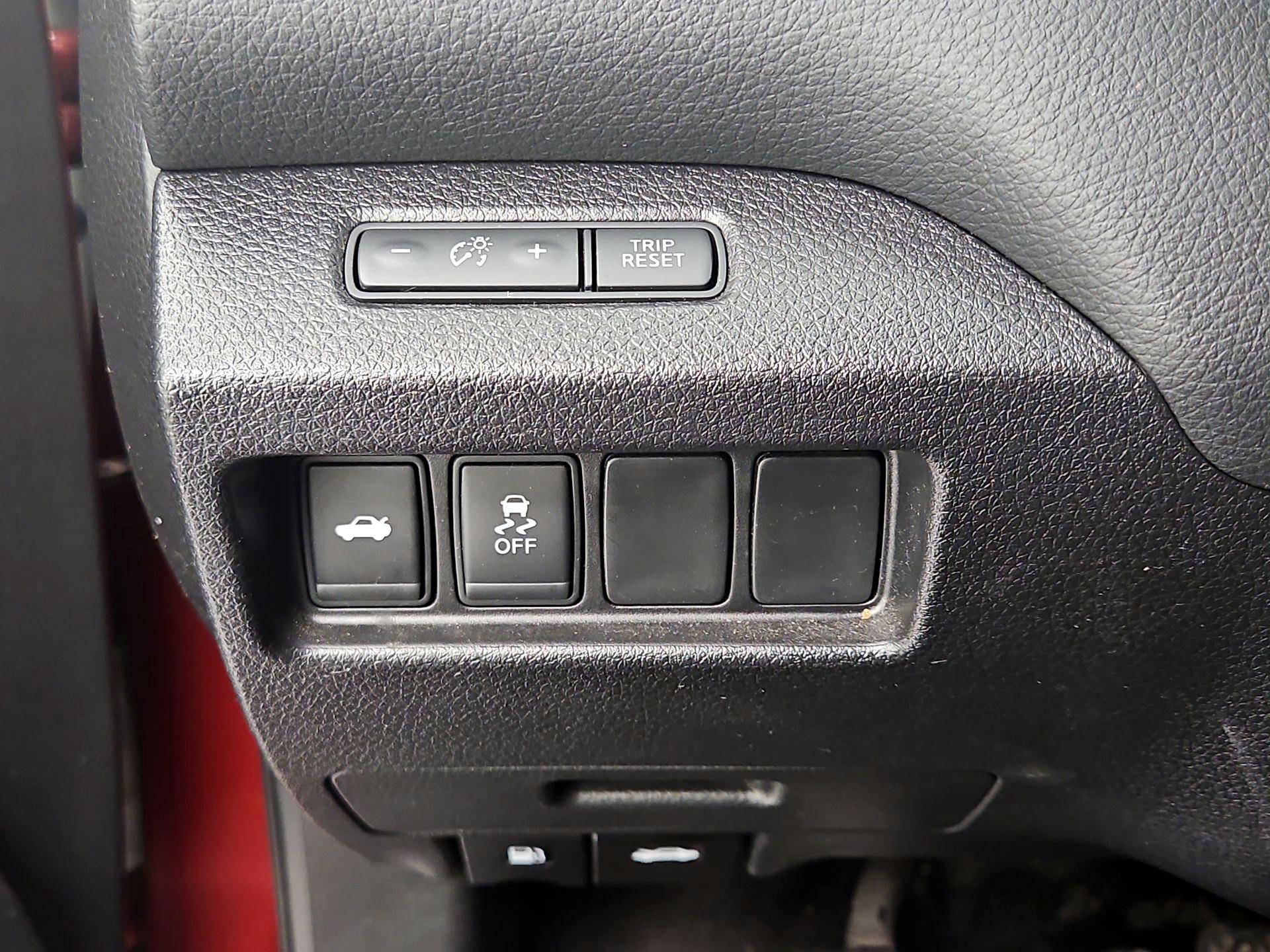 Thumbnail: 2016 Nissan Altima - 13