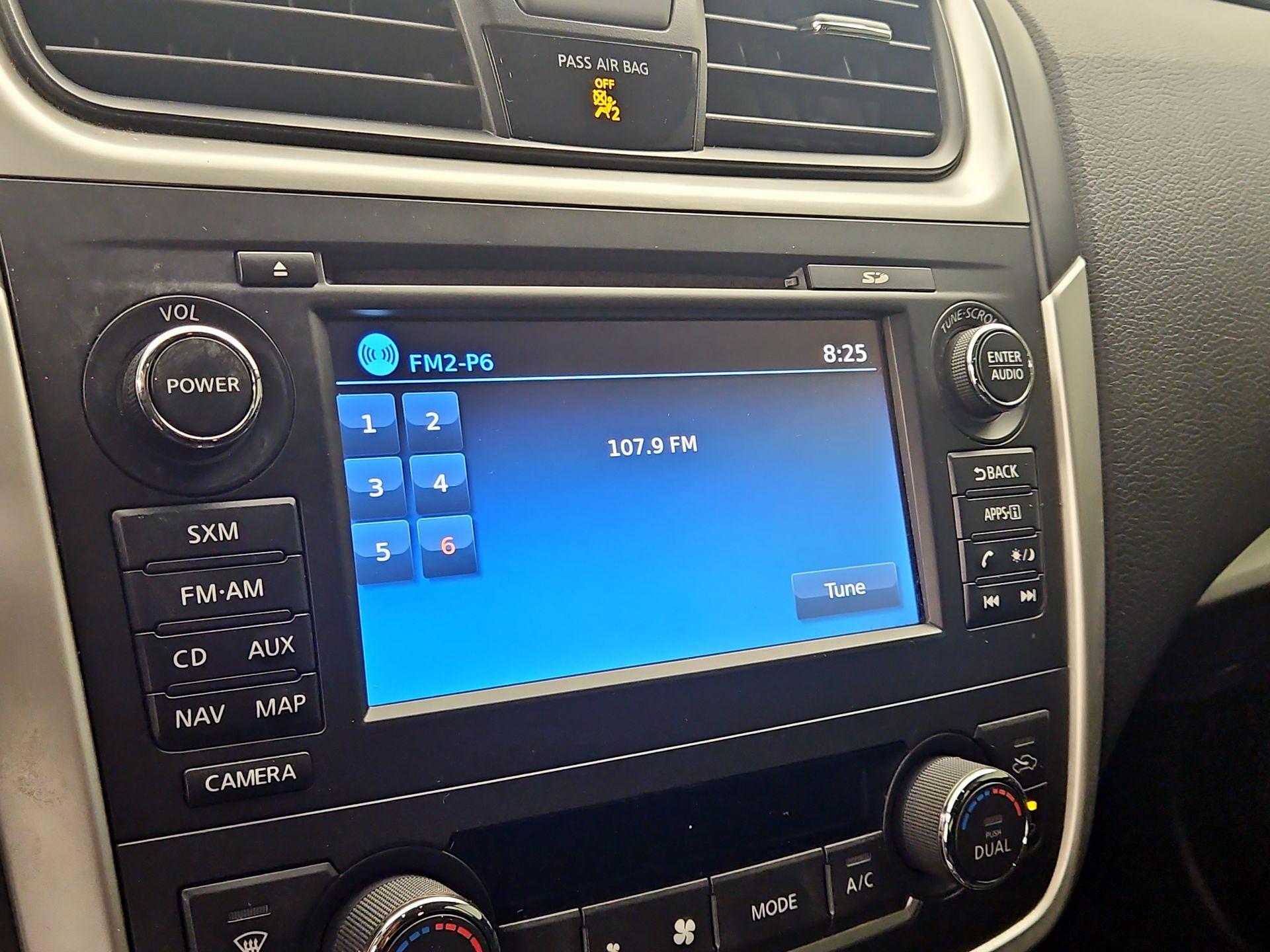 Thumbnail: 2016 Nissan Altima - 16