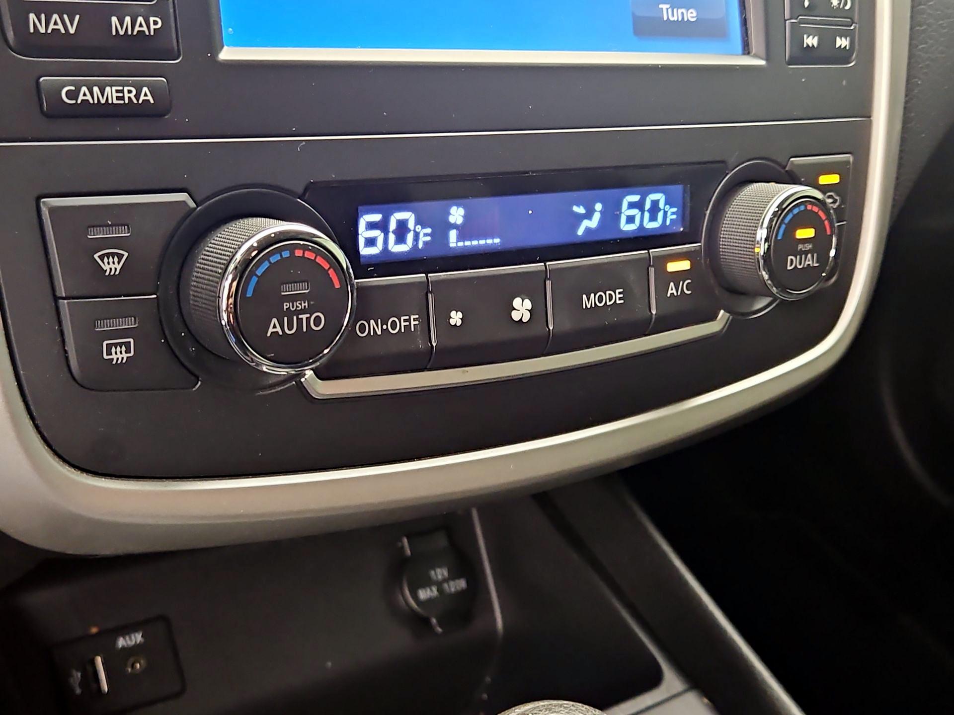 Thumbnail: 2016 Nissan Altima - 17