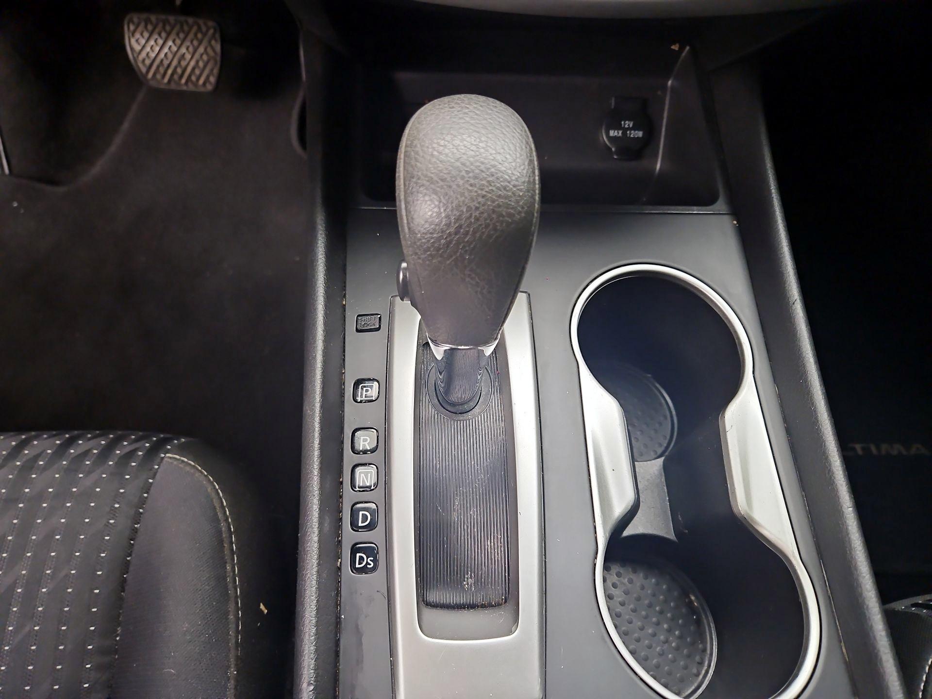 Thumbnail: 2016 Nissan Altima - 18