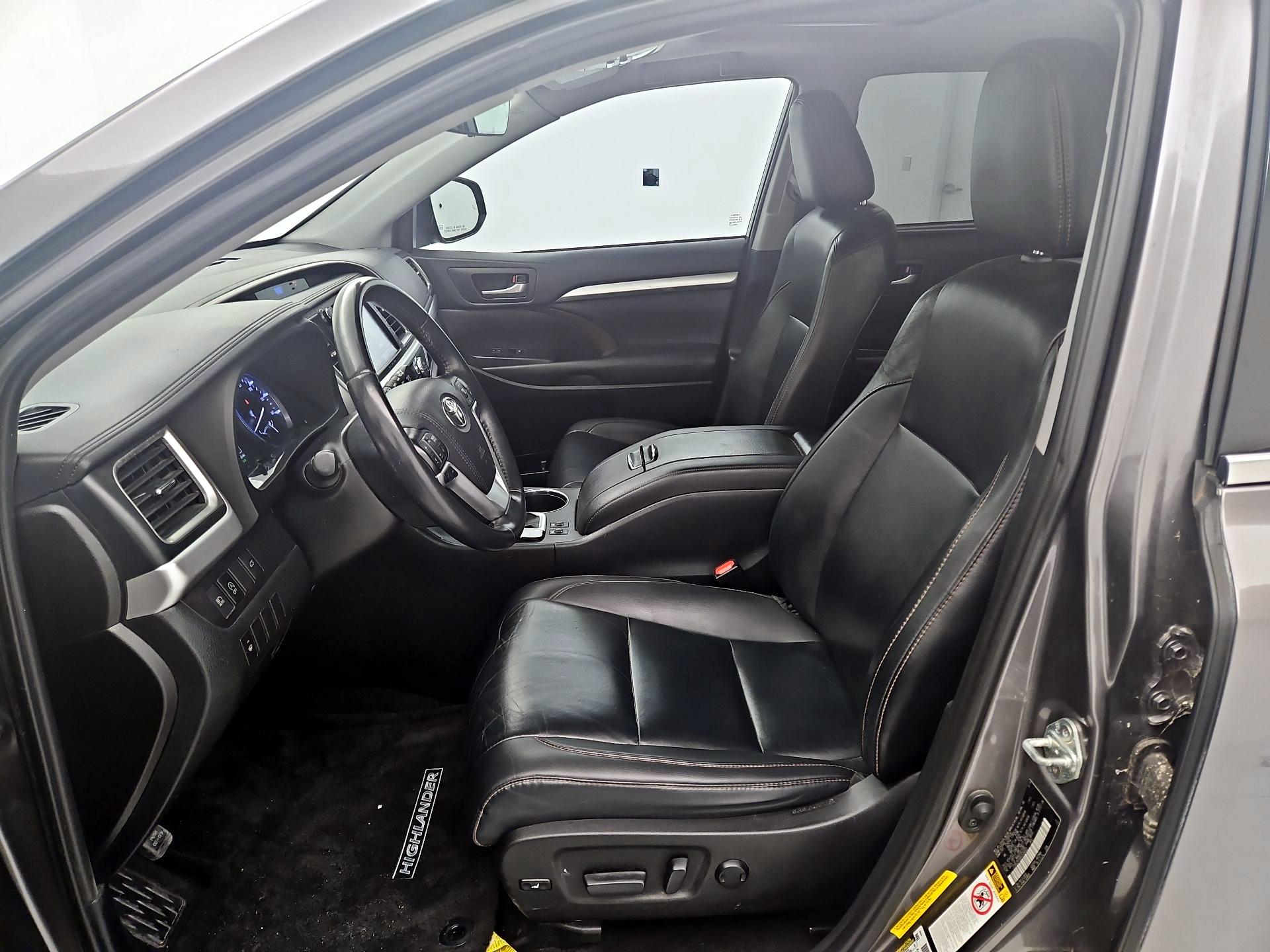 Thumbnail: 2019 Toyota Highlander - 11