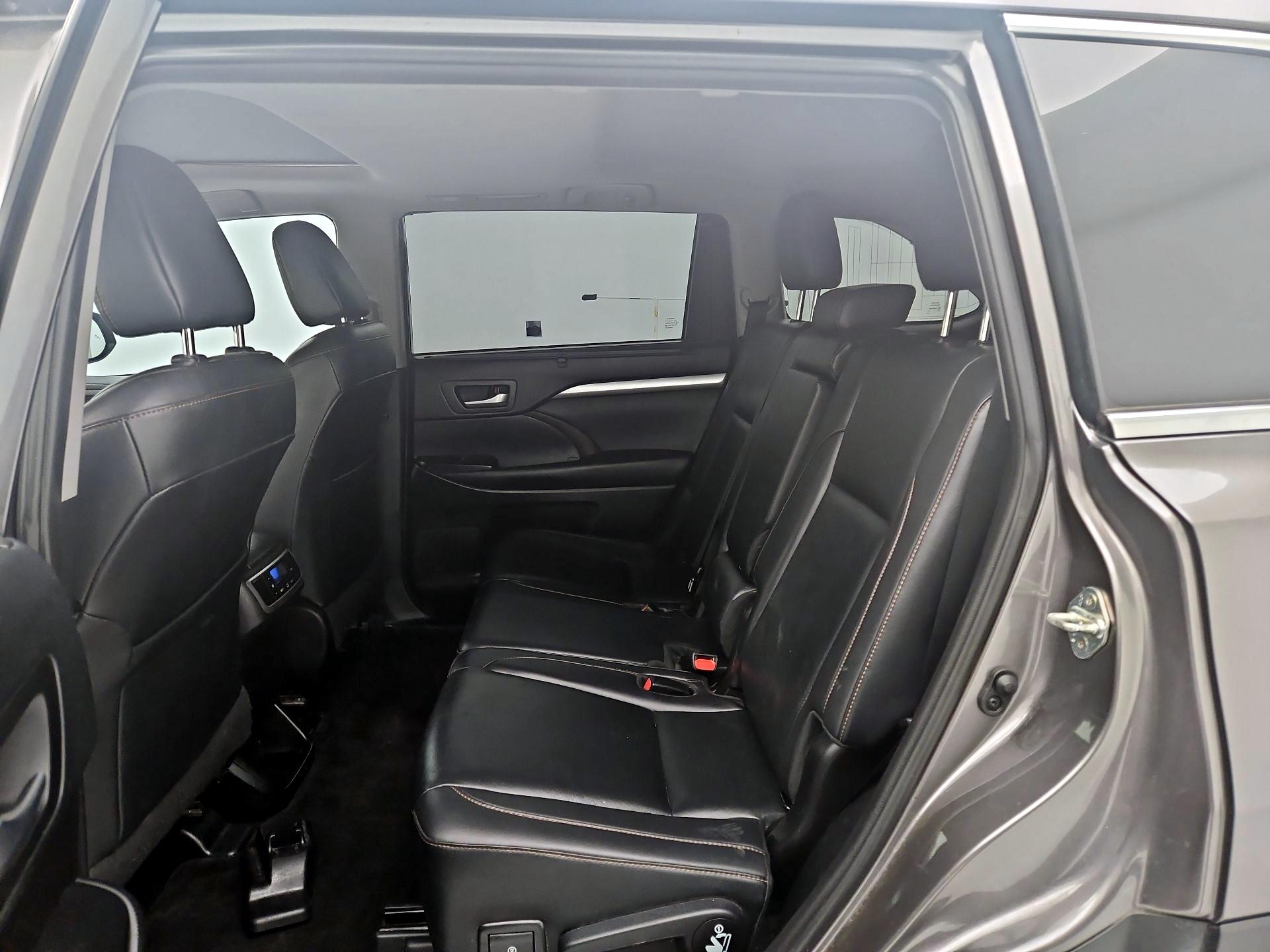 Thumbnail: 2019 Toyota Highlander - 20