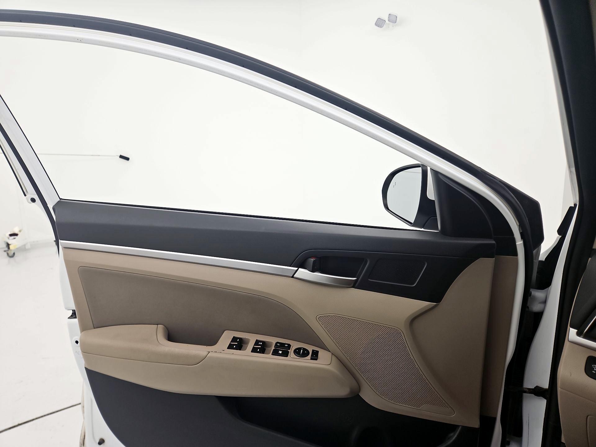 Thumbnail: 2019 Hyundai Elantra - 12