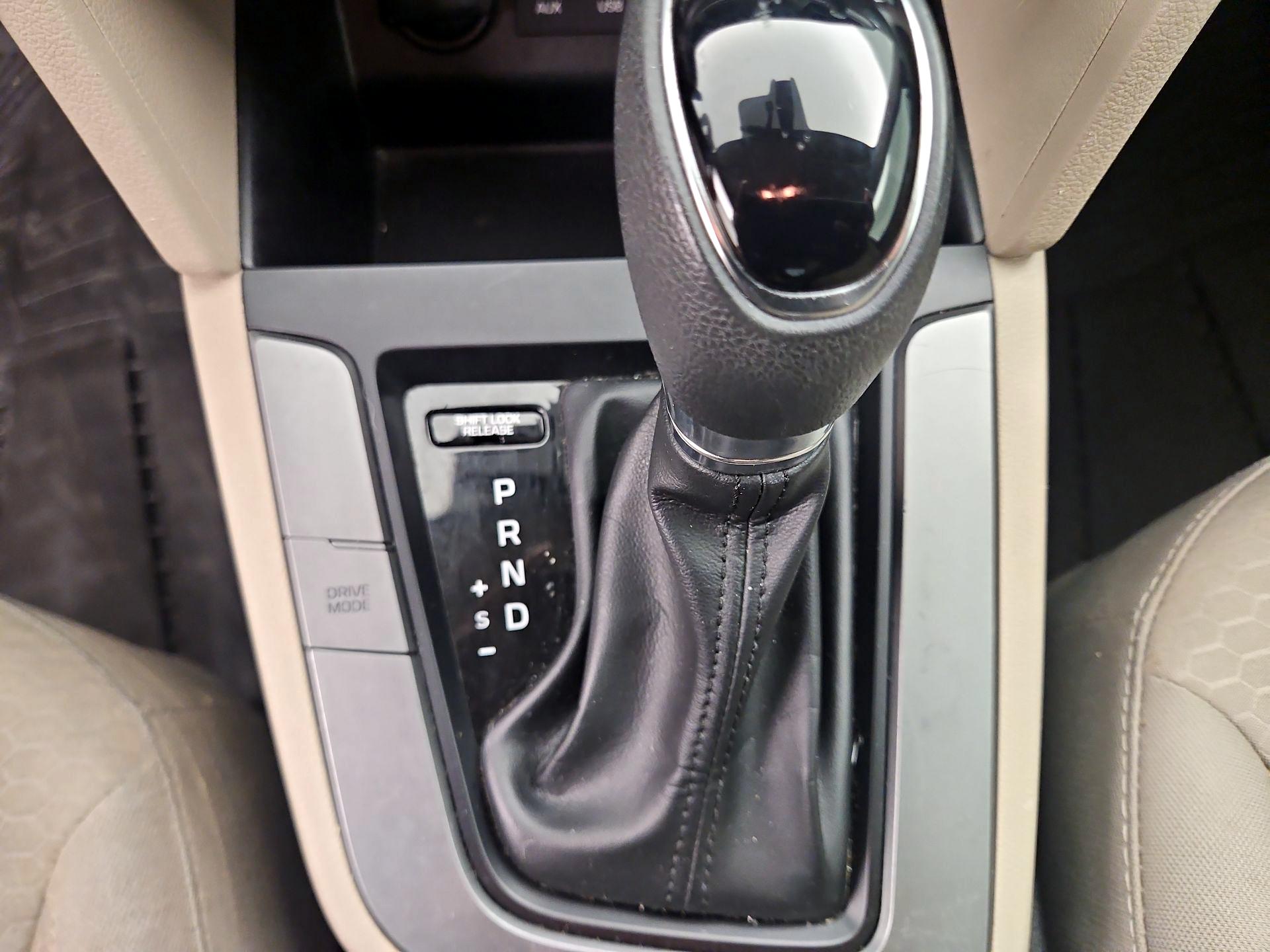 Thumbnail: 2019 Hyundai Elantra - 17