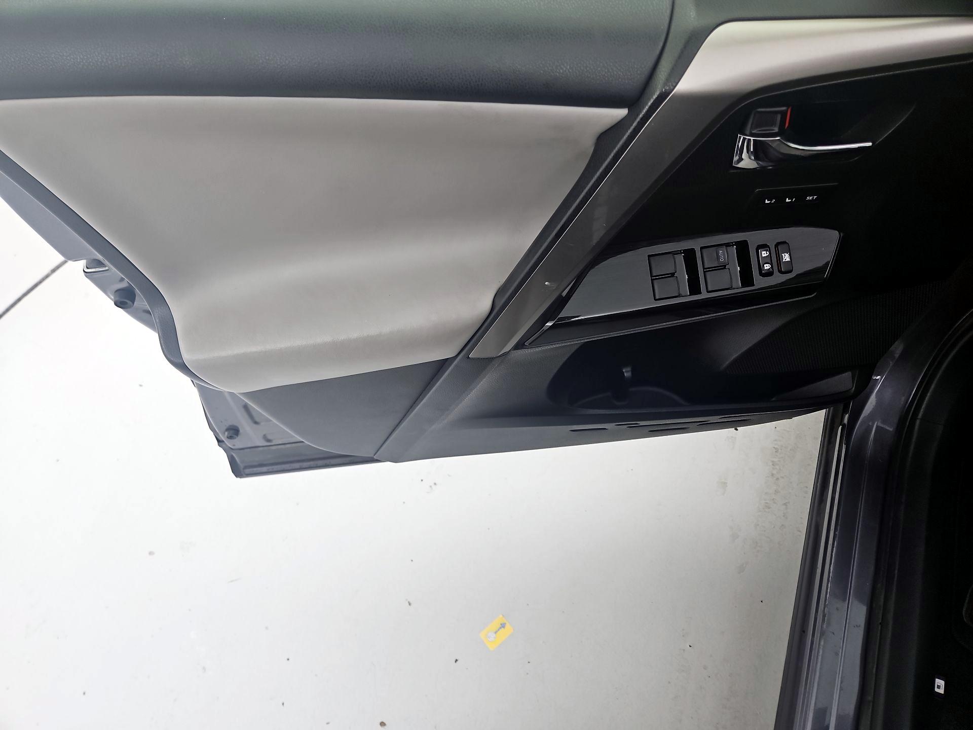 Thumbnail: 2018 Toyota RAV4 - 12