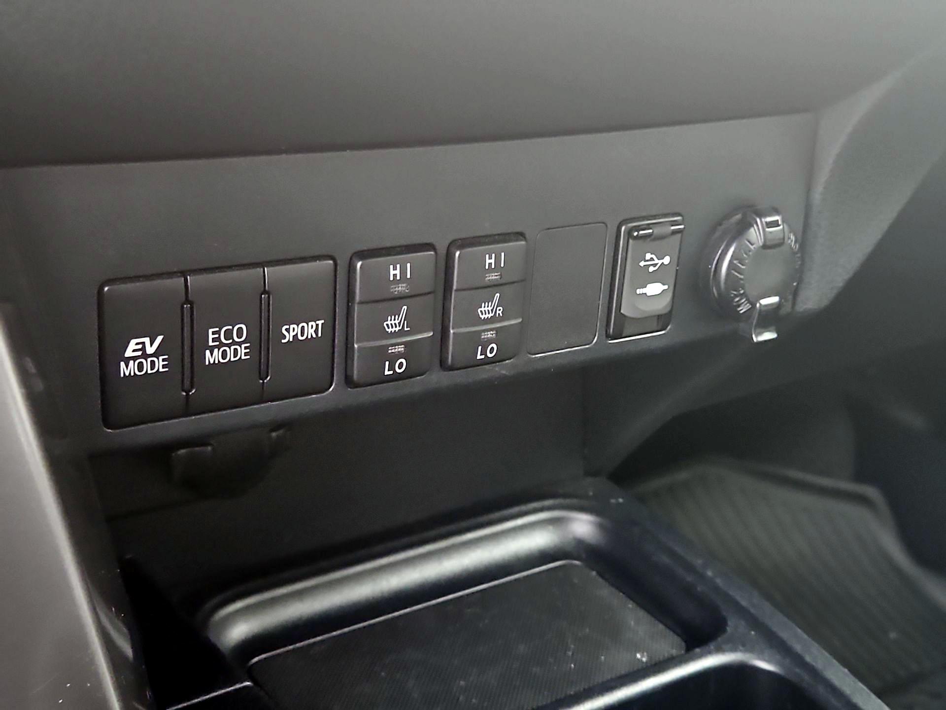 Thumbnail: 2018 Toyota RAV4 - 18