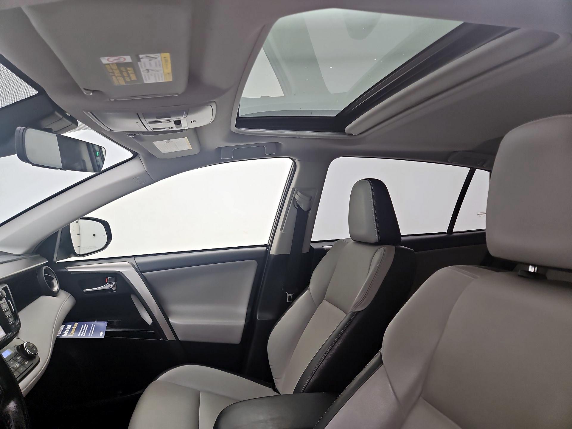 Thumbnail: 2018 Toyota RAV4 - 19