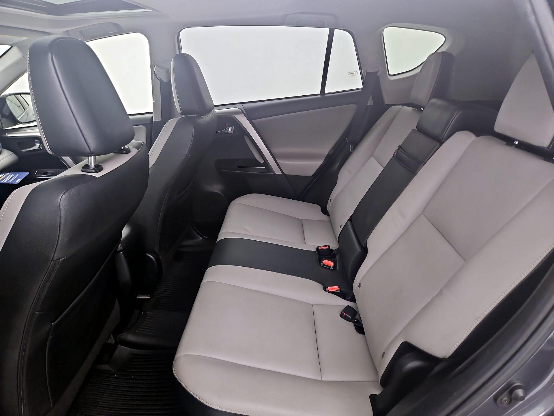 Thumbnail: 2018 Toyota RAV4 - 20