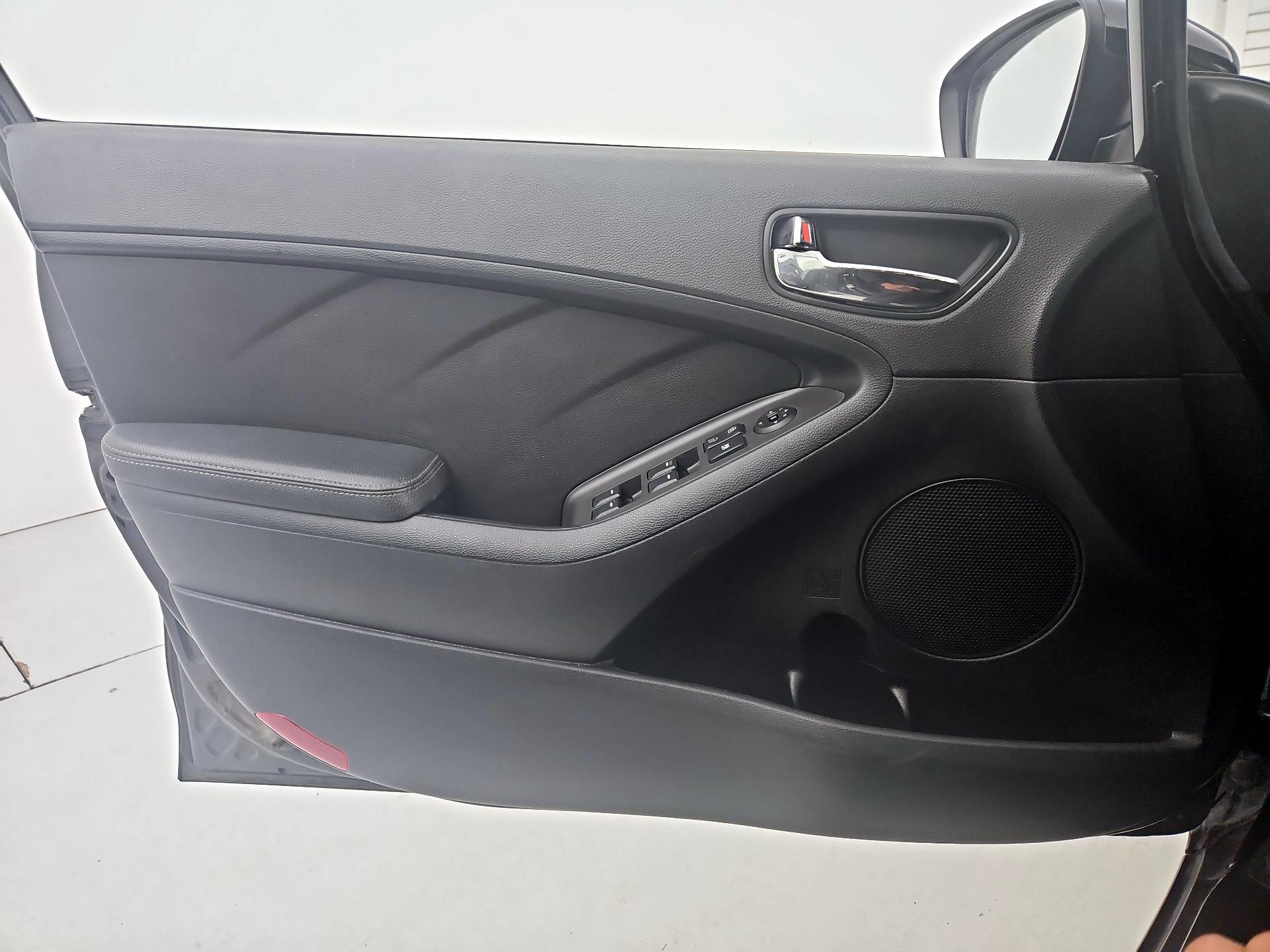 Thumbnail: 2017 Kia Forte - 12