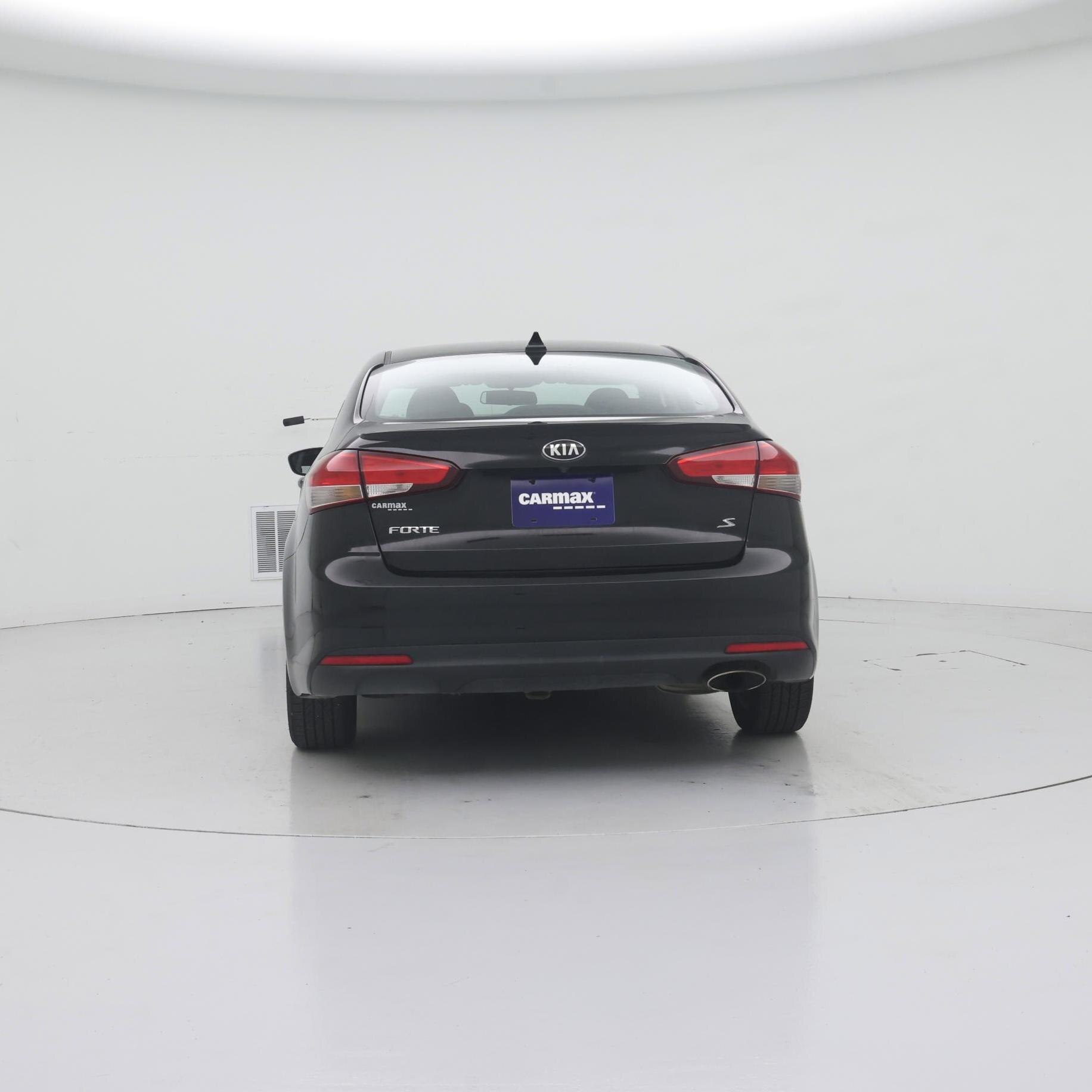 Thumbnail: 2017 Kia Forte - 6