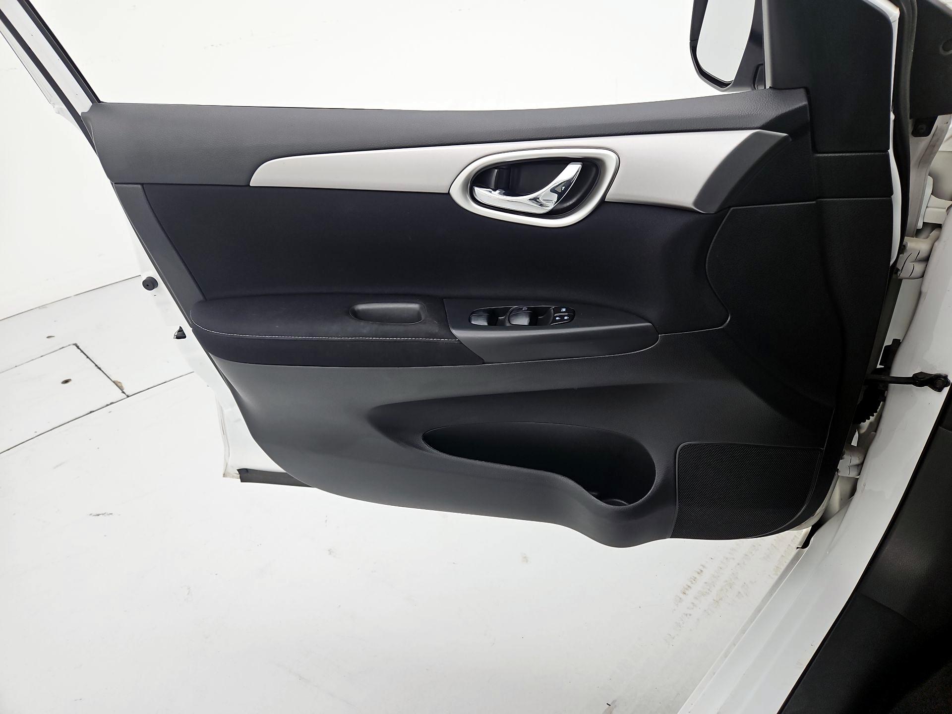 Thumbnail: 2014 Nissan Sentra - 12