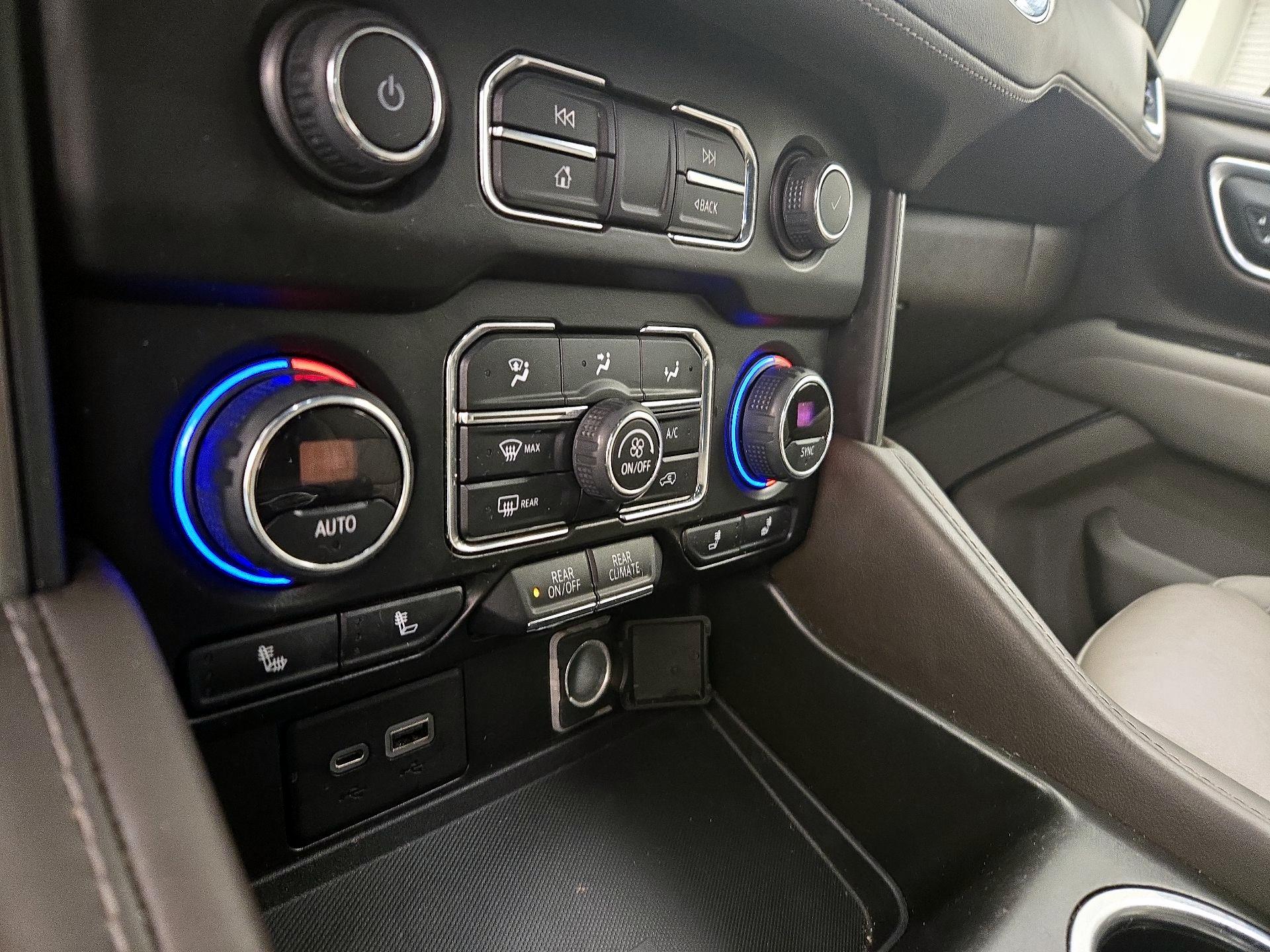 Thumbnail: 2022 Chevrolet Suburban - 17