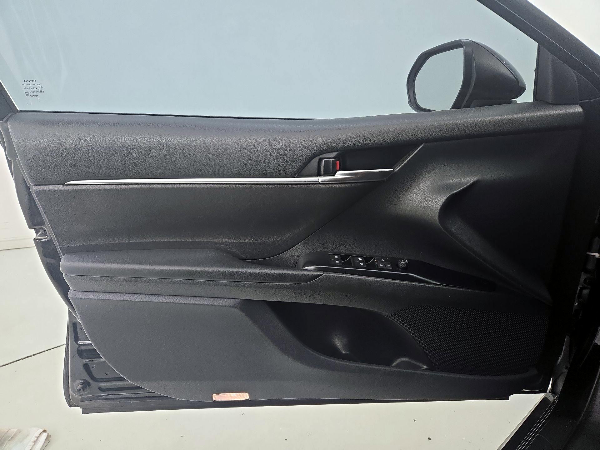 Thumbnail: 2019 Toyota Camry - 12