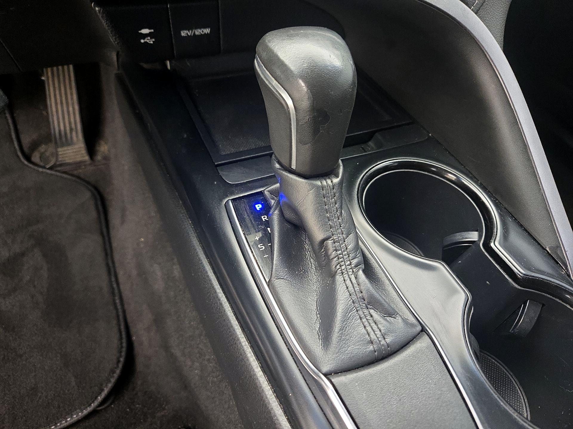 Thumbnail: 2019 Toyota Camry - 18