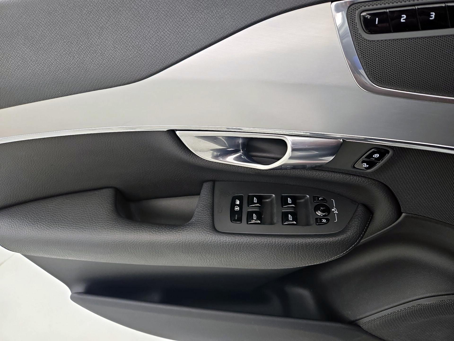 Thumbnail: 2018 Volvo XC90 - 12