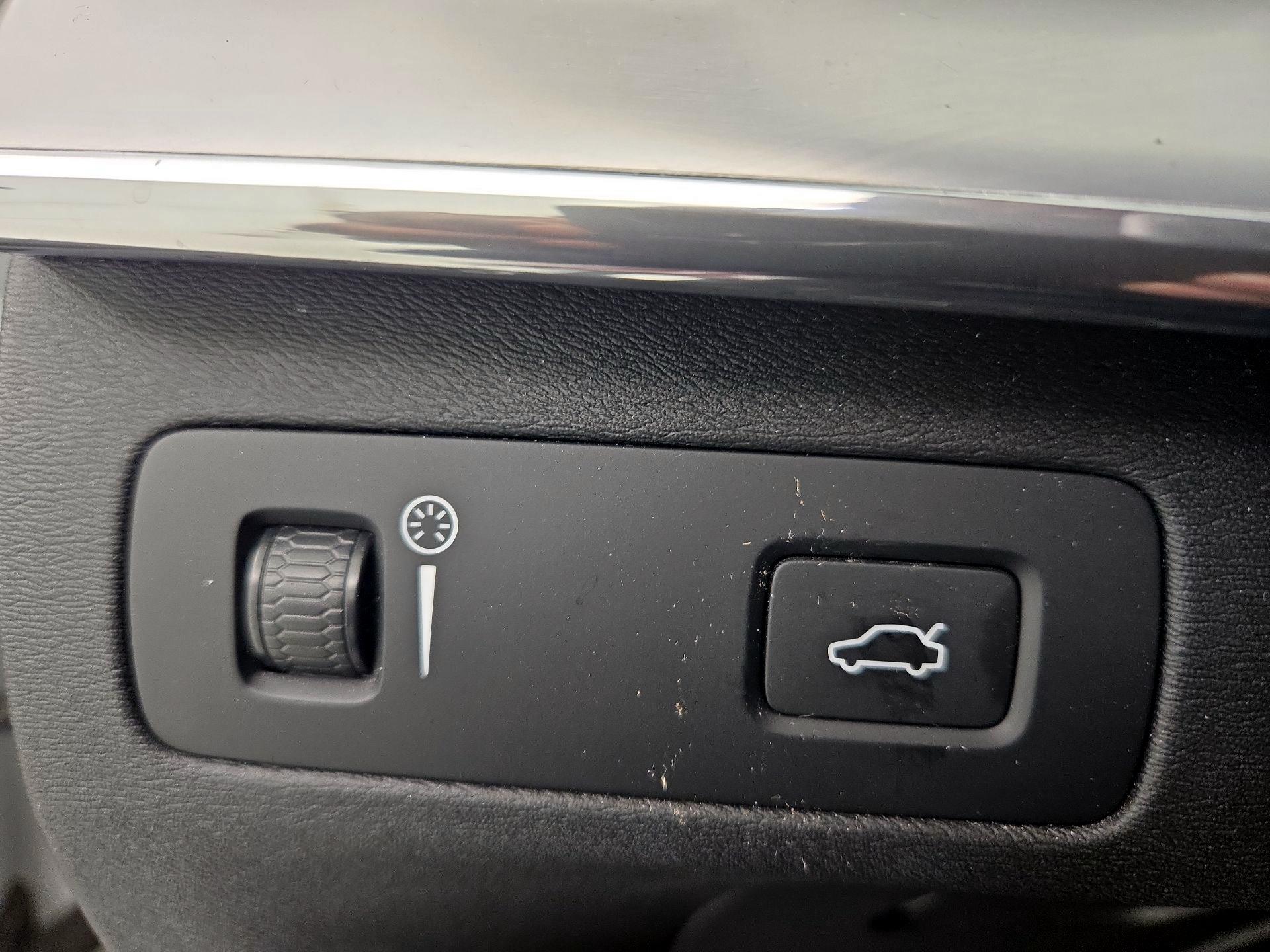 Thumbnail: 2018 Volvo XC90 - 13