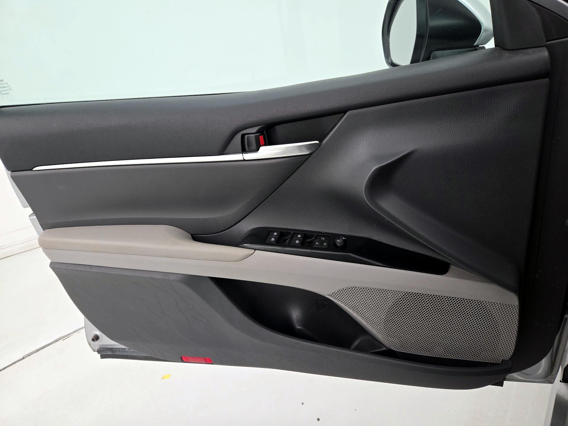 Thumbnail: 2020 Toyota Camry - 12