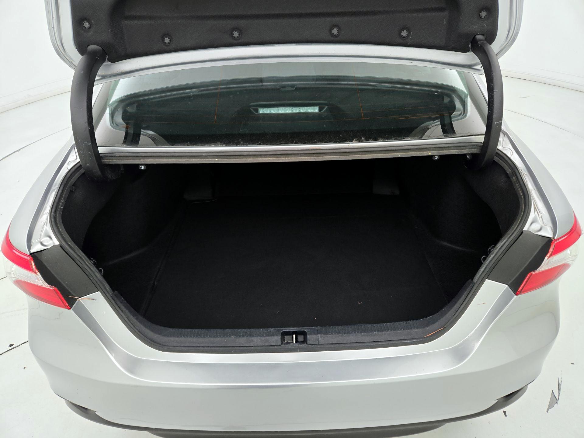 Thumbnail: 2020 Toyota Camry - 20