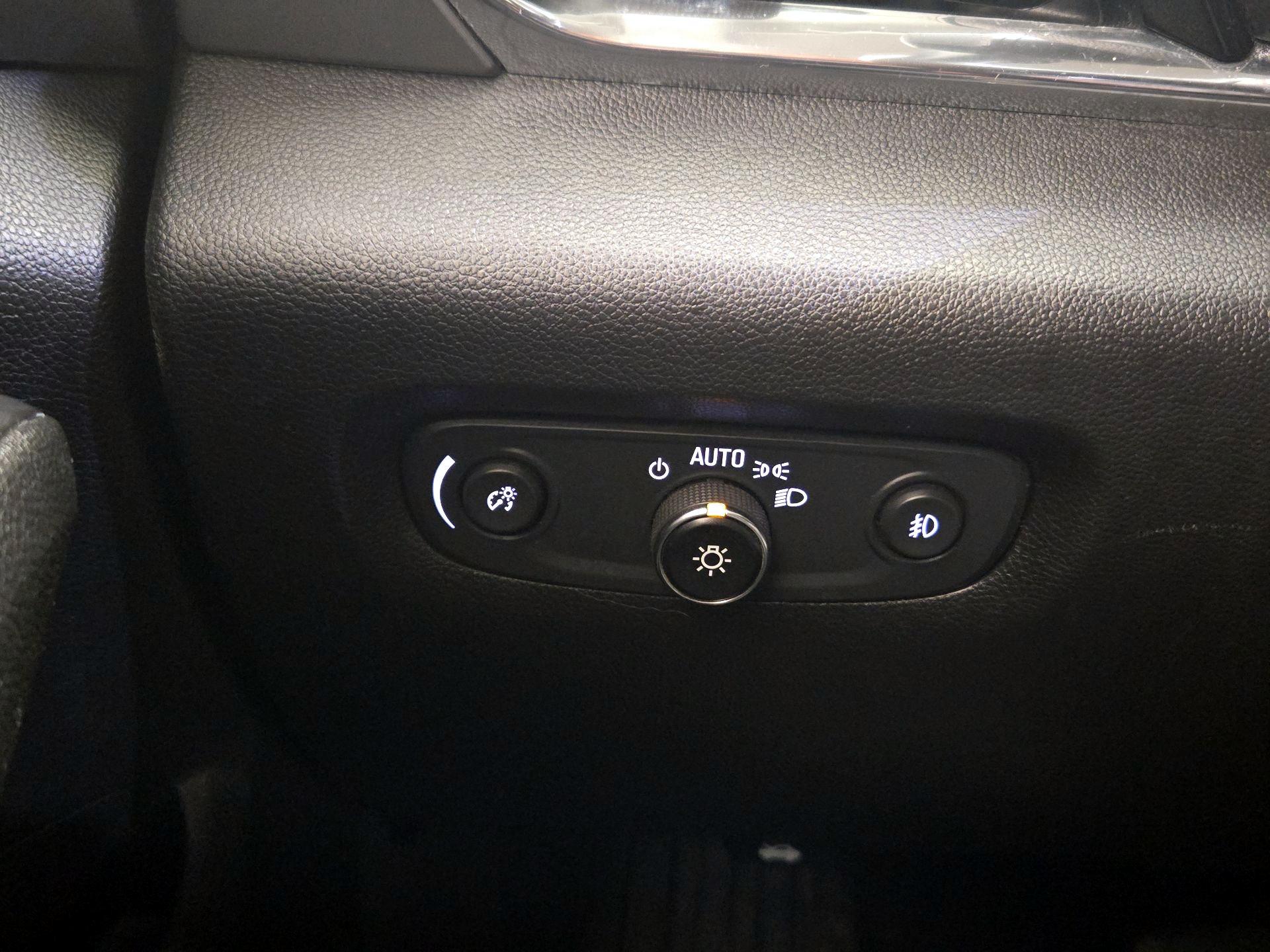 Thumbnail: 2020 Chevrolet Traverse - 13