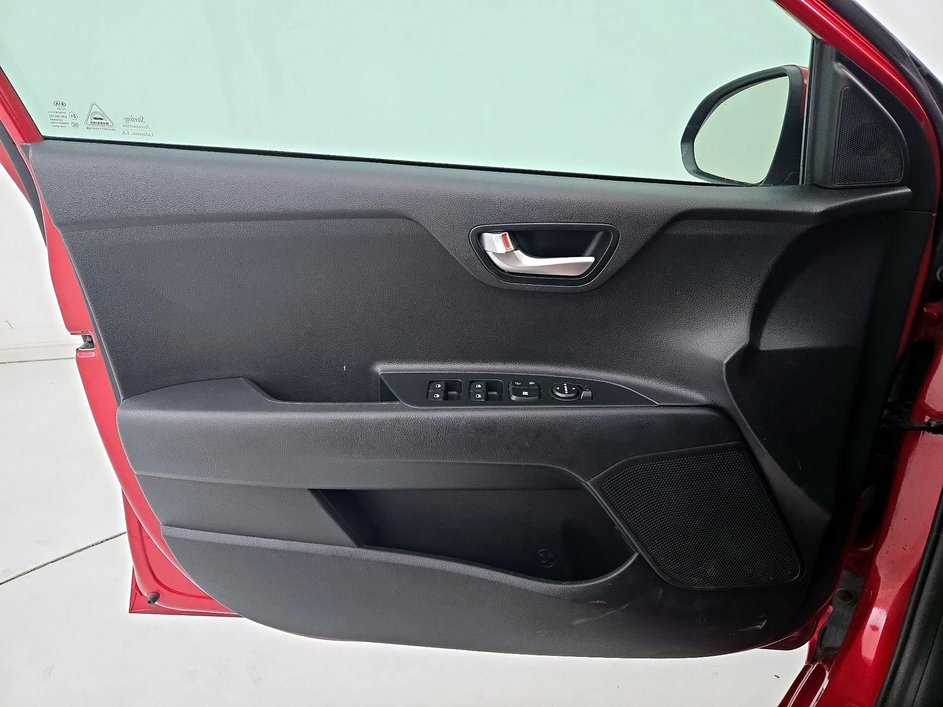 Thumbnail: 2020 Kia Rio - 12