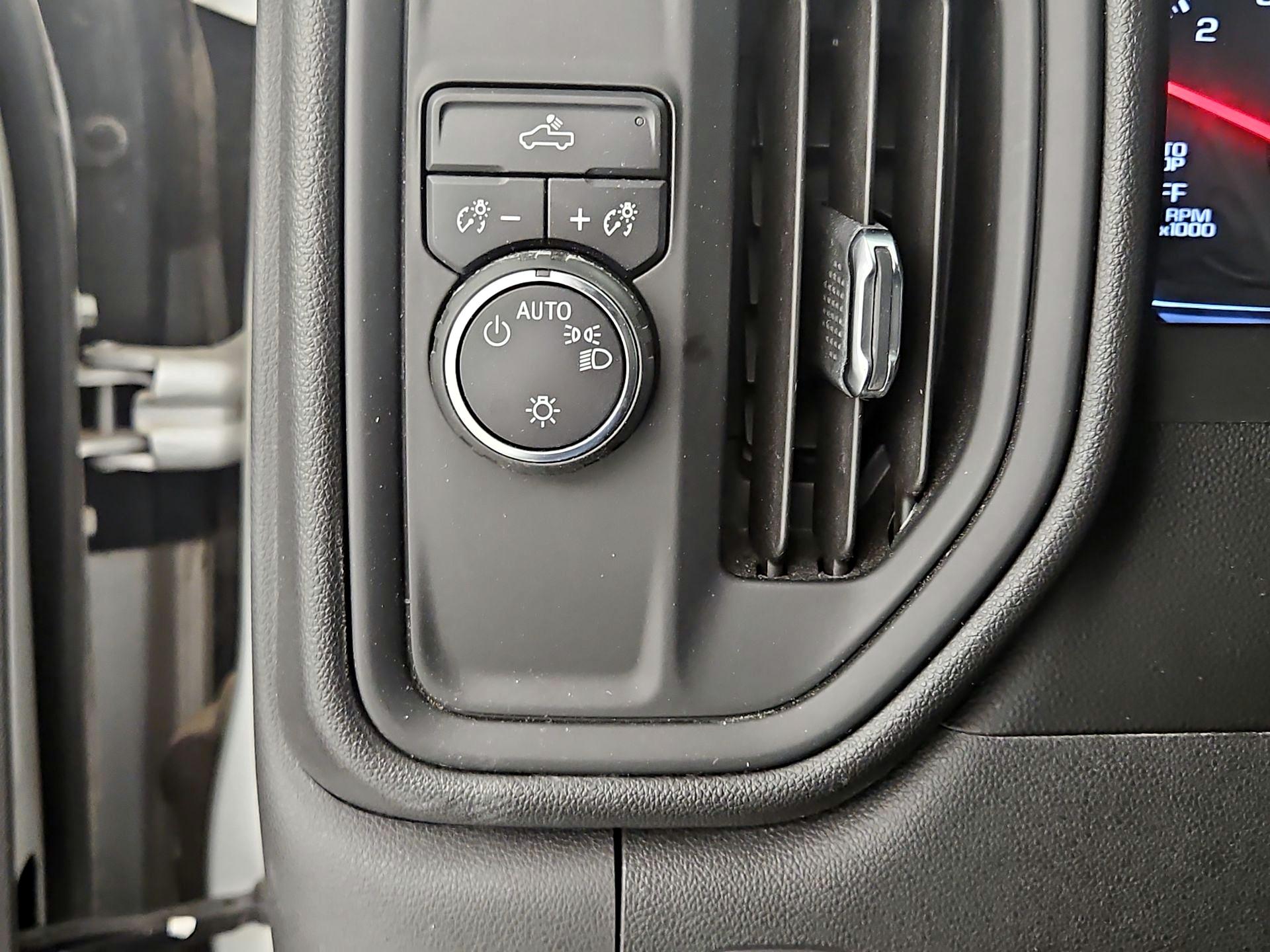 Thumbnail: 2020 Chevrolet Silverado 1500 - 13